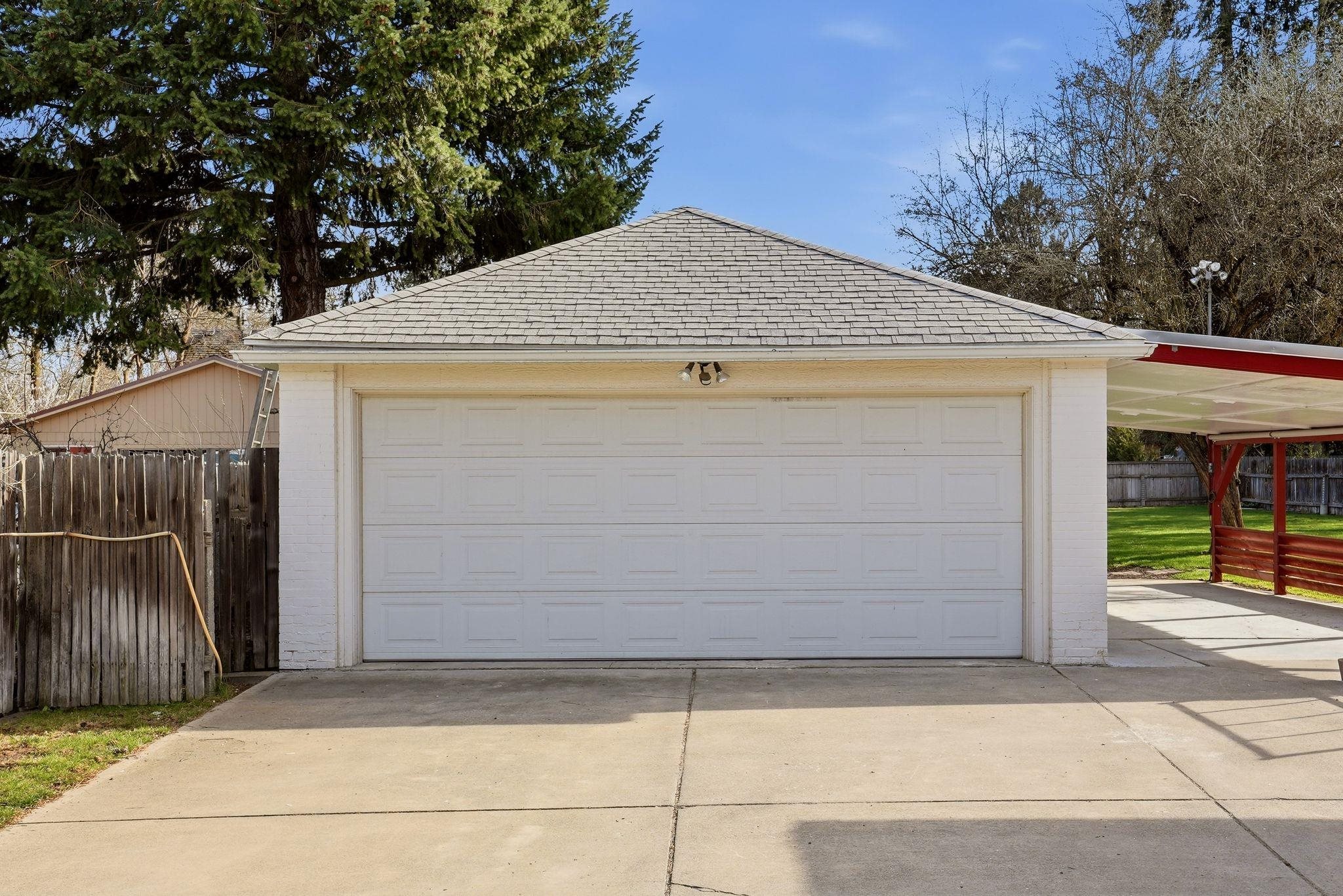 39 W 33rd Ave - Photo 33