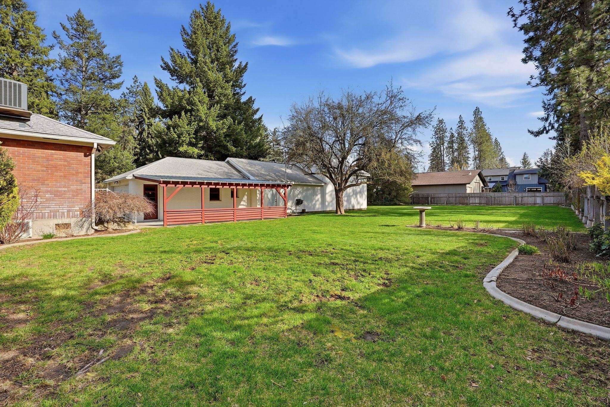 39 W 33rd Ave - Photo 36