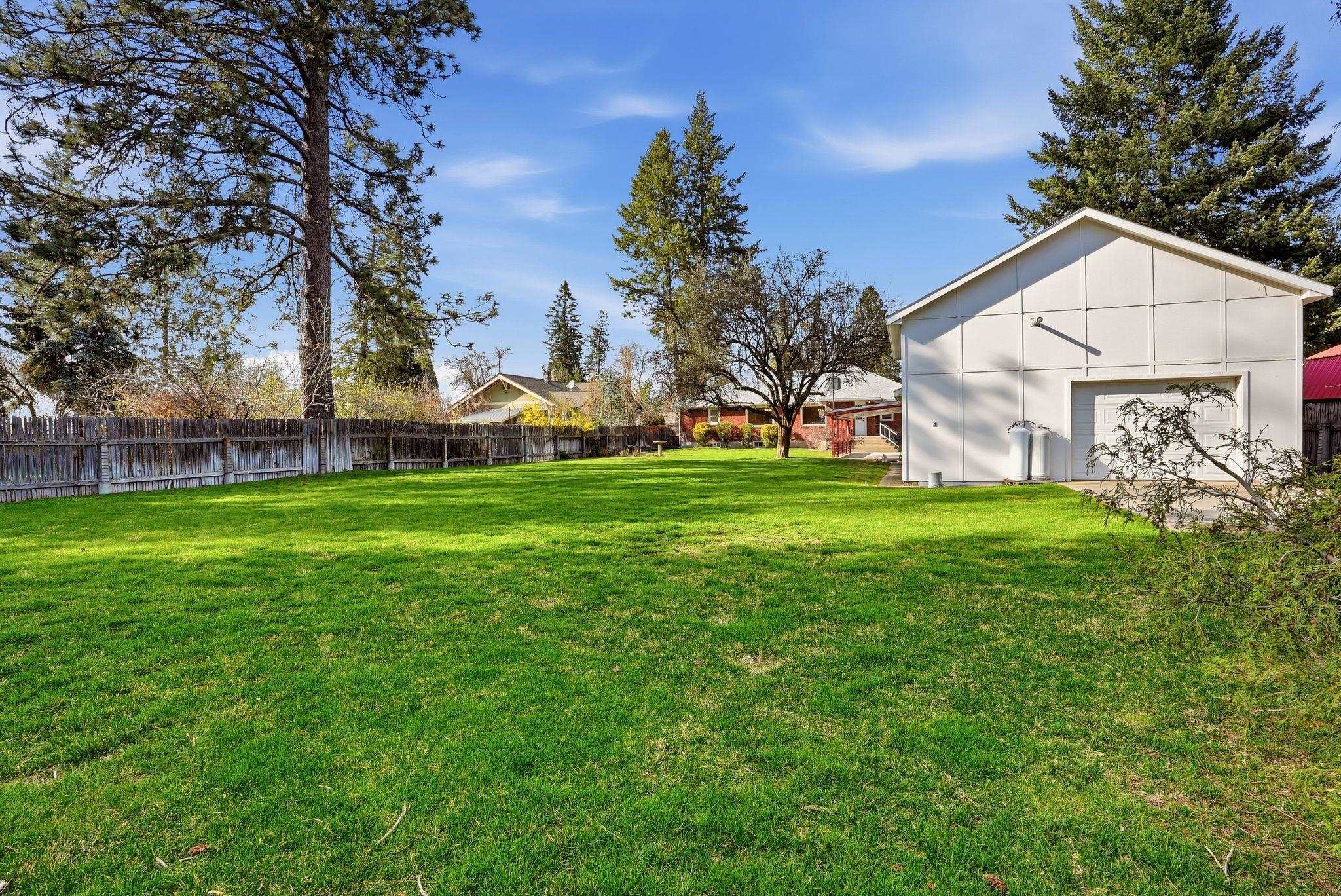 39 W 33rd Ave - Photo 39