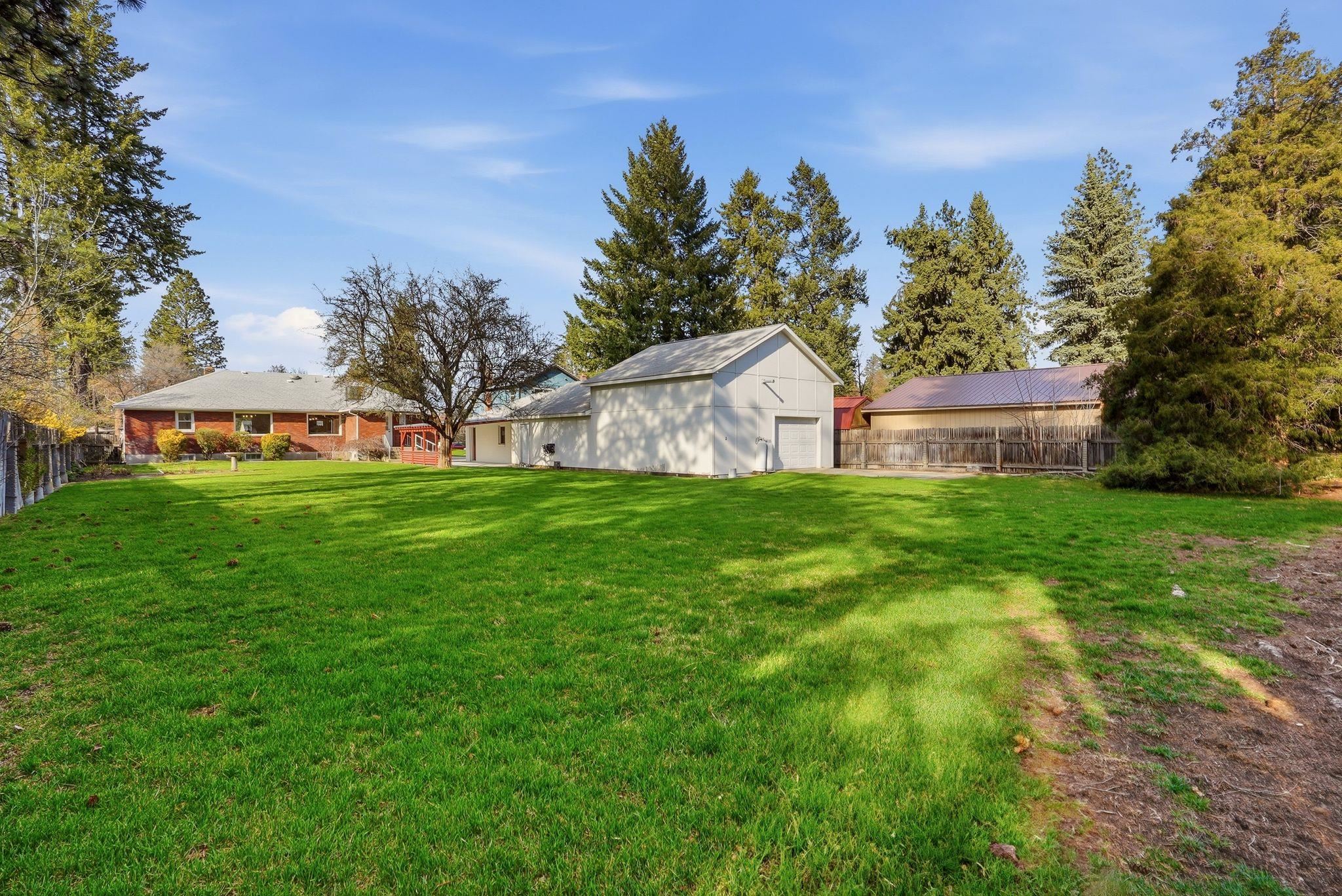 39 W 33rd Ave - Photo 40