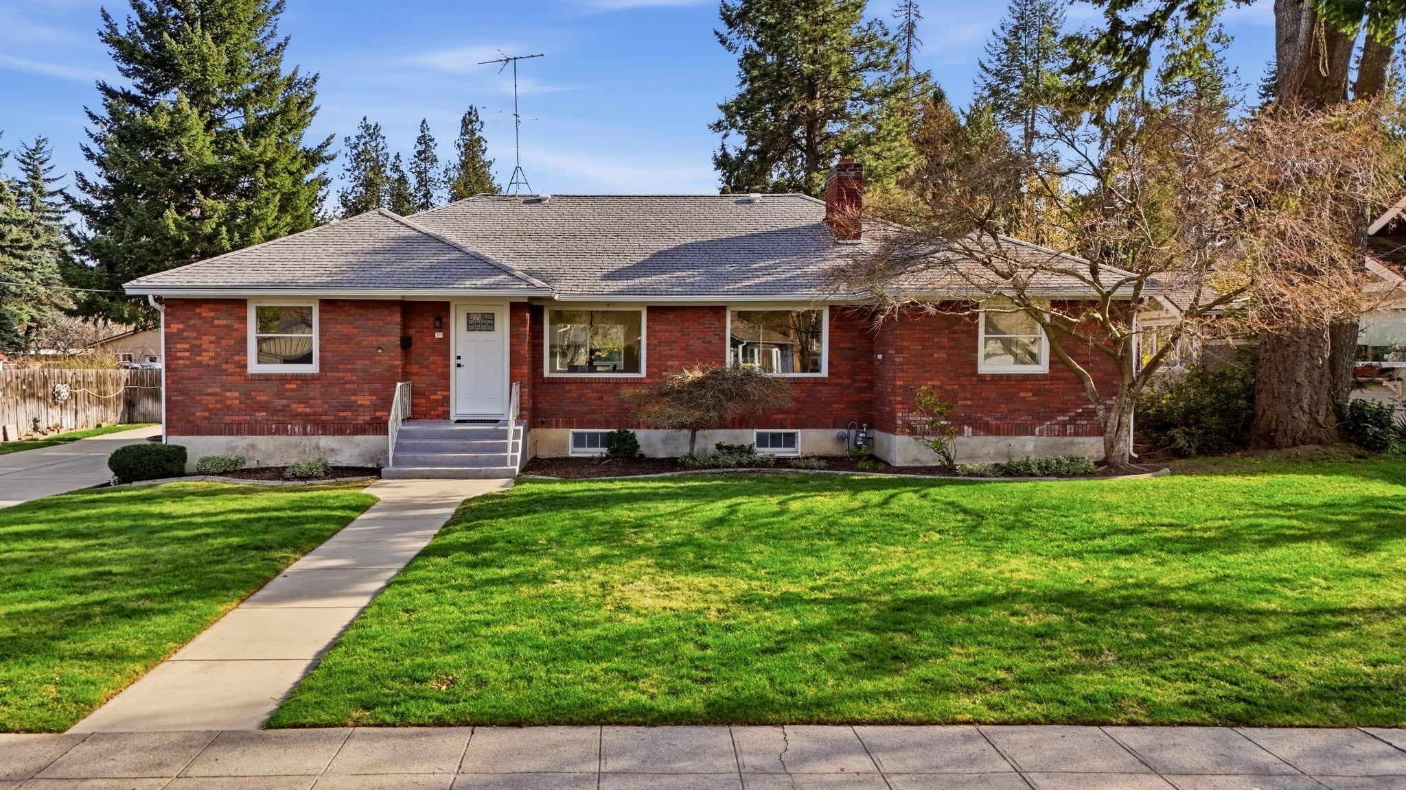 39 W 33rd Ave - Photo 41