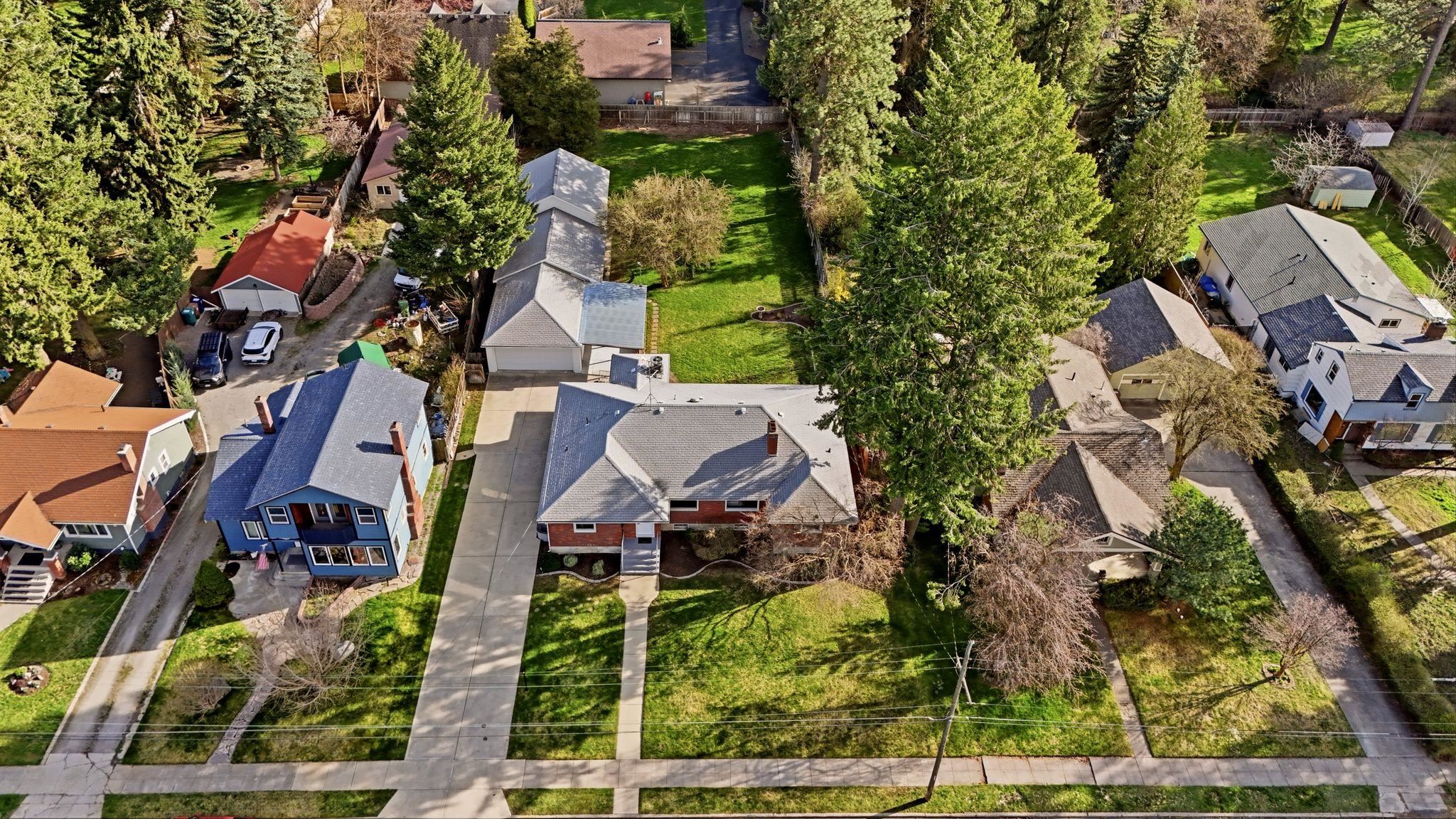 39 W 33rd Ave - Photo 43