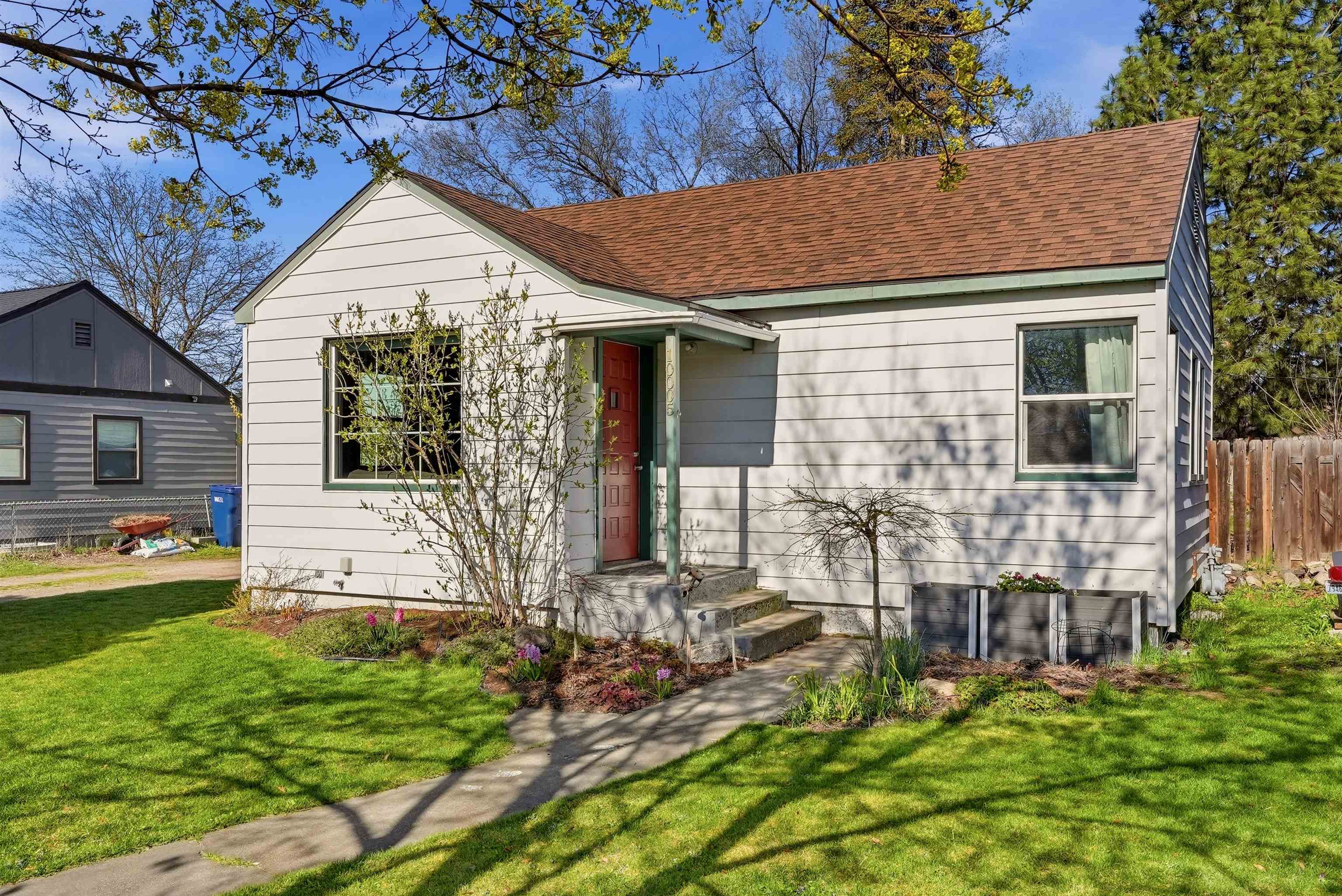 10005 N Andrew St - Photo 2