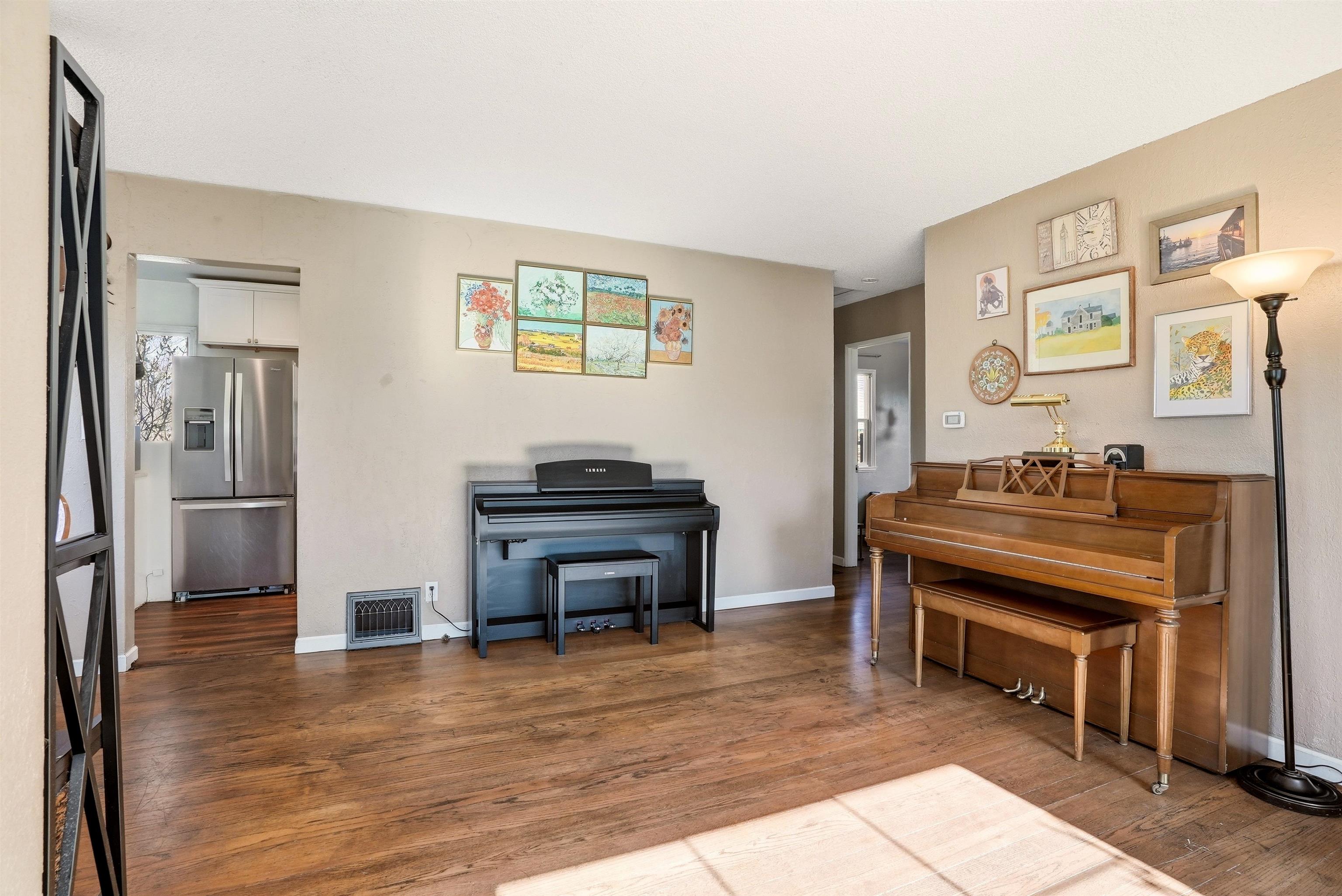 10005 N Andrew St - Photo 4