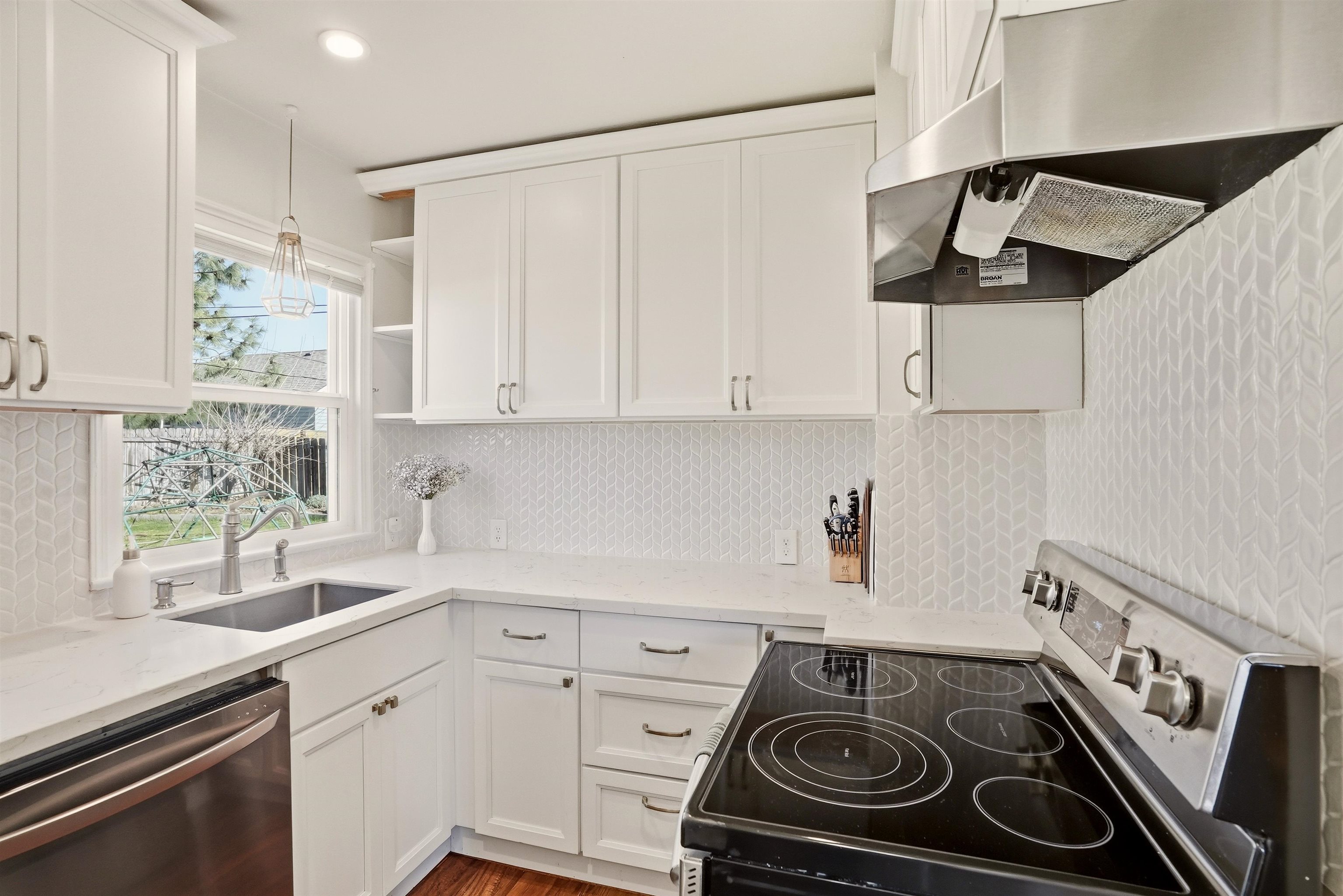 10005 N Andrew St - Photo 10