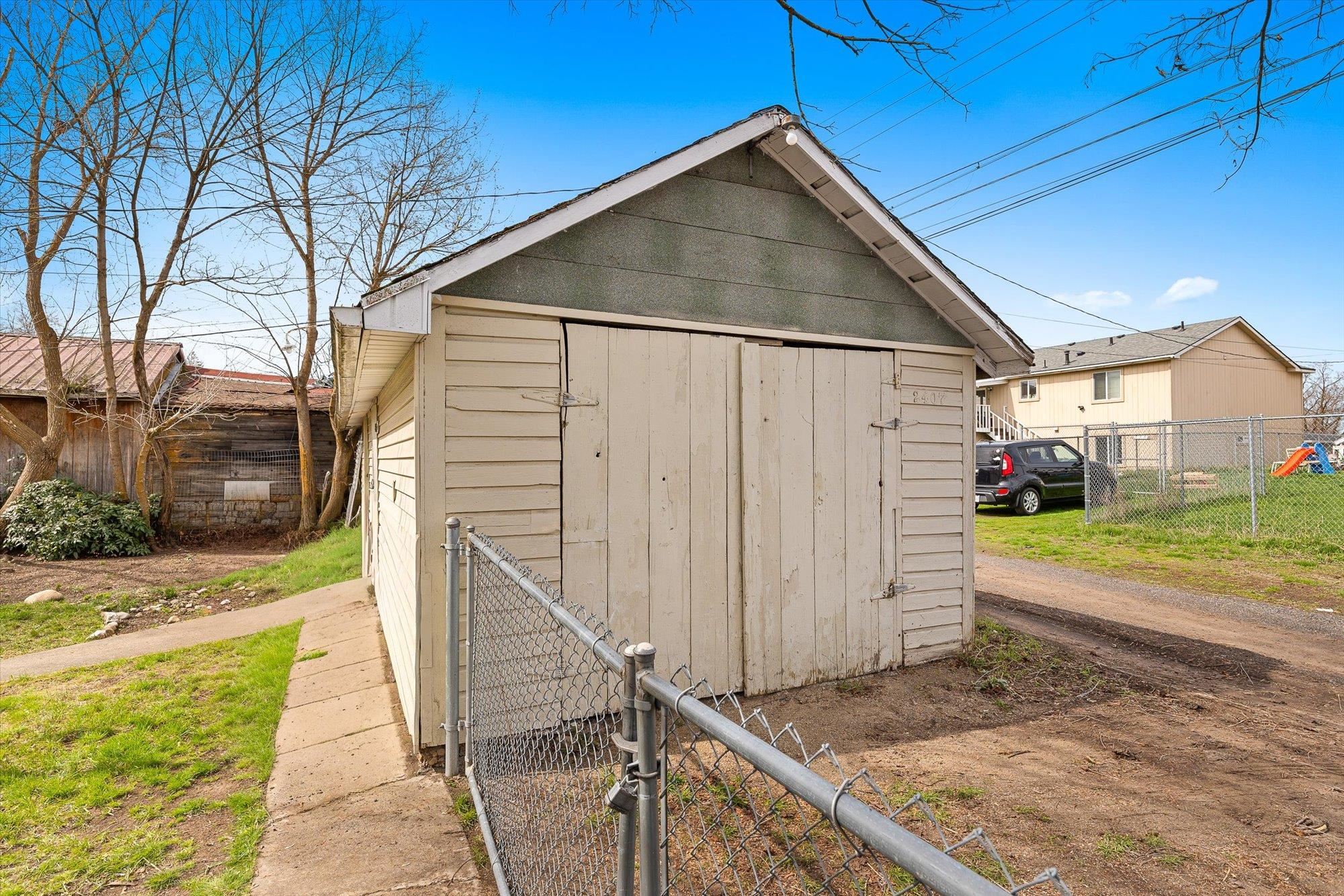 2407 E Providence Ave - Photo 29