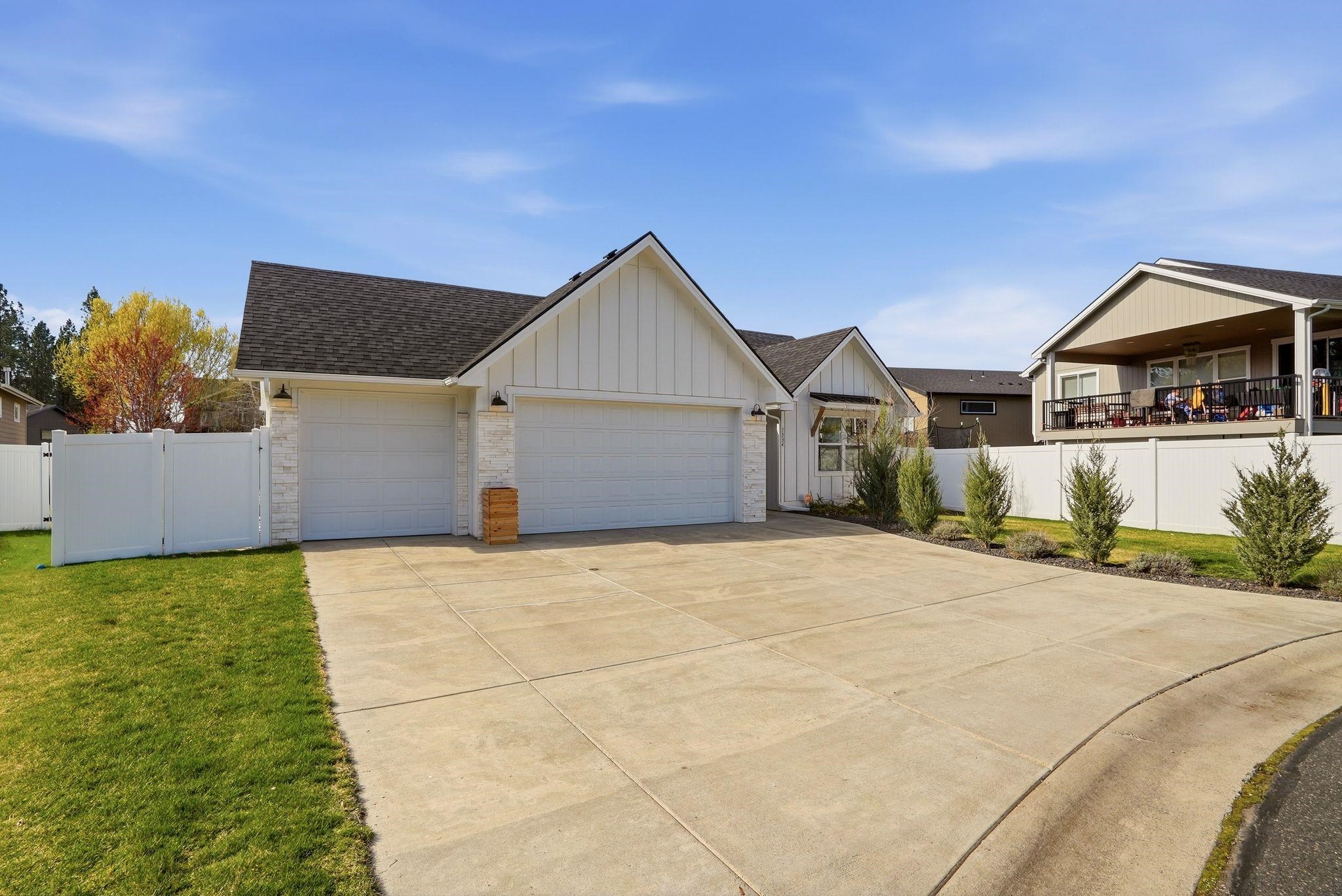 1334 E Carriage Ct - Photo 3
