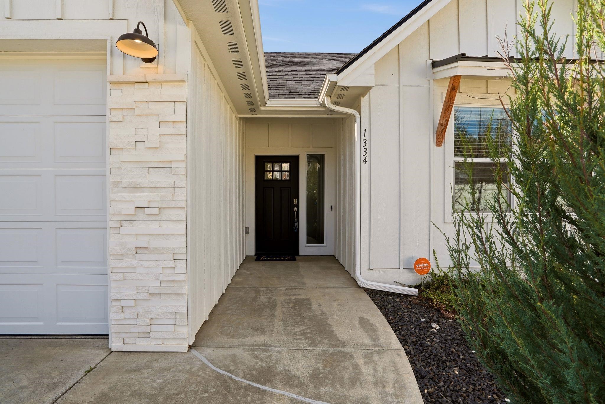 1334 E Carriage Ct - Photo 5