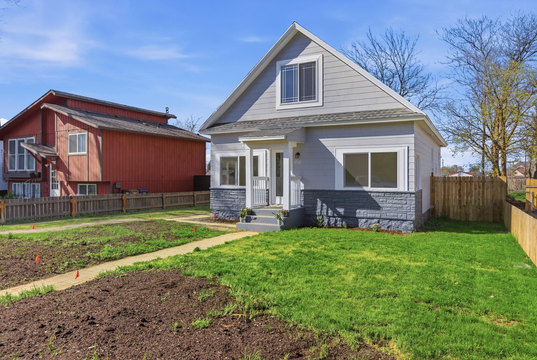 1713 E 4th Ave - Photo 2