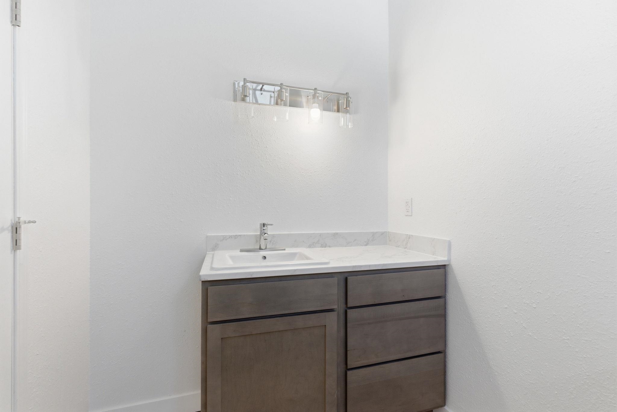 1713 E 4th Ave - Photo 18