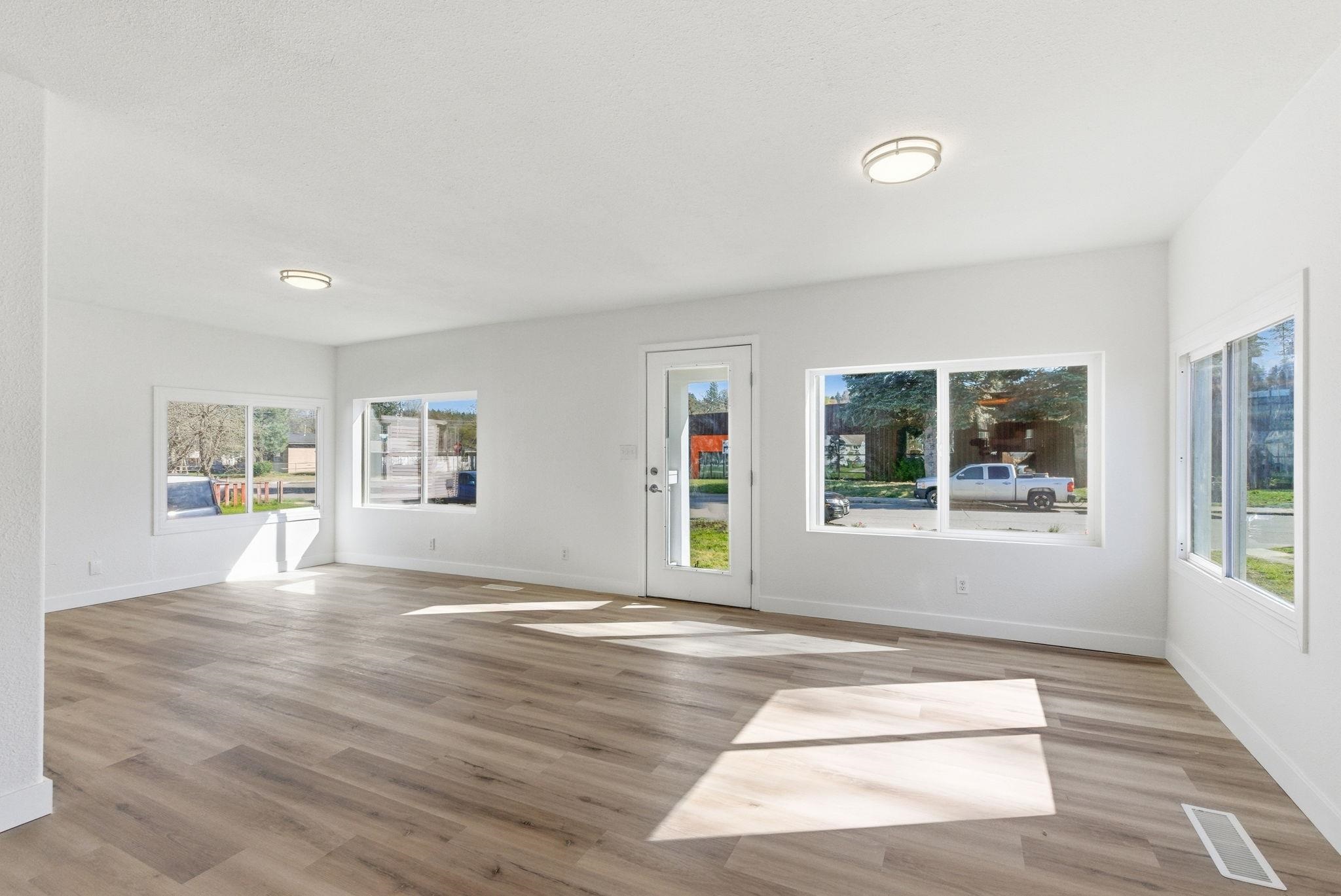 1713 E 4th Ave - Photo 4