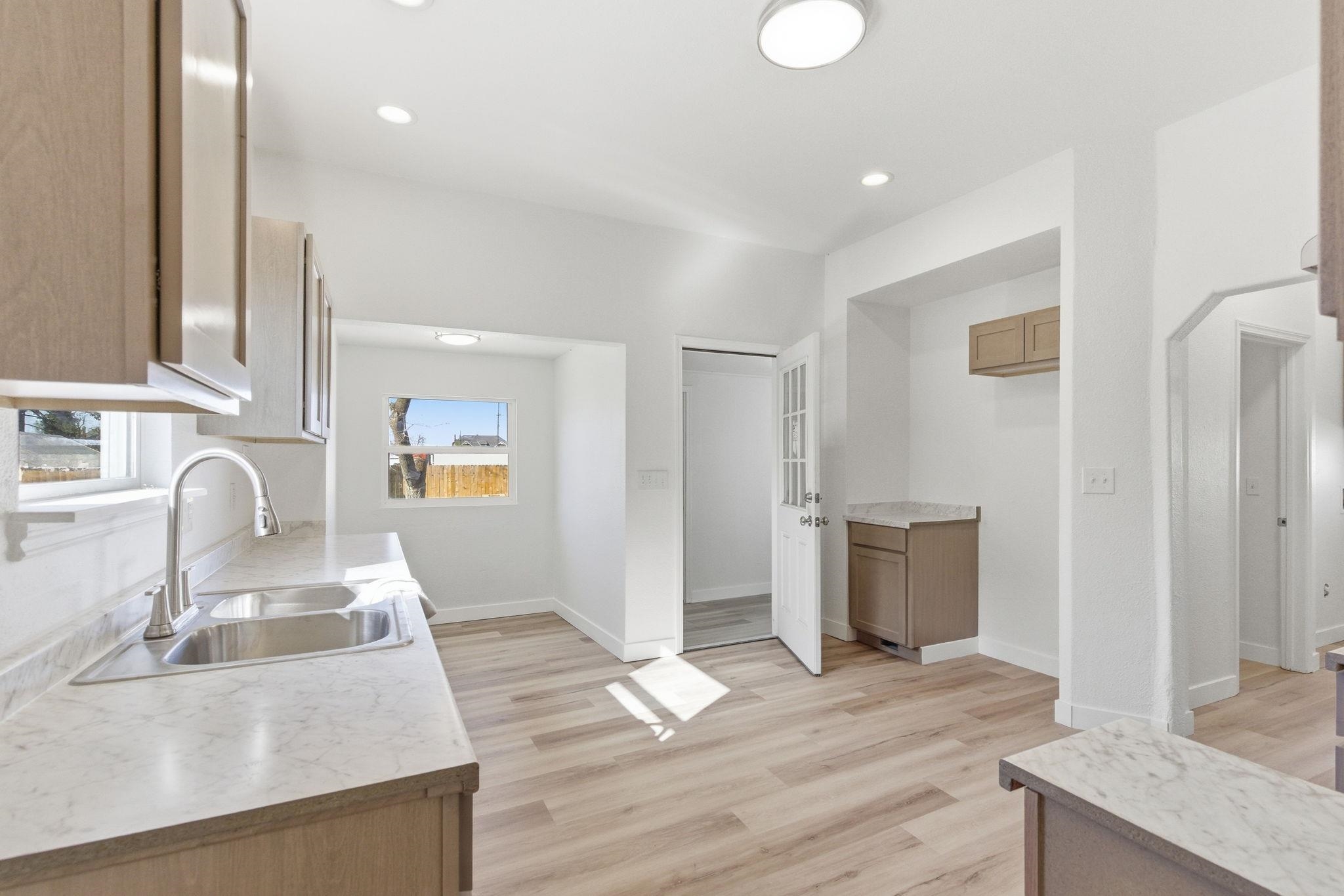 1713 E 4th Ave - Photo 7