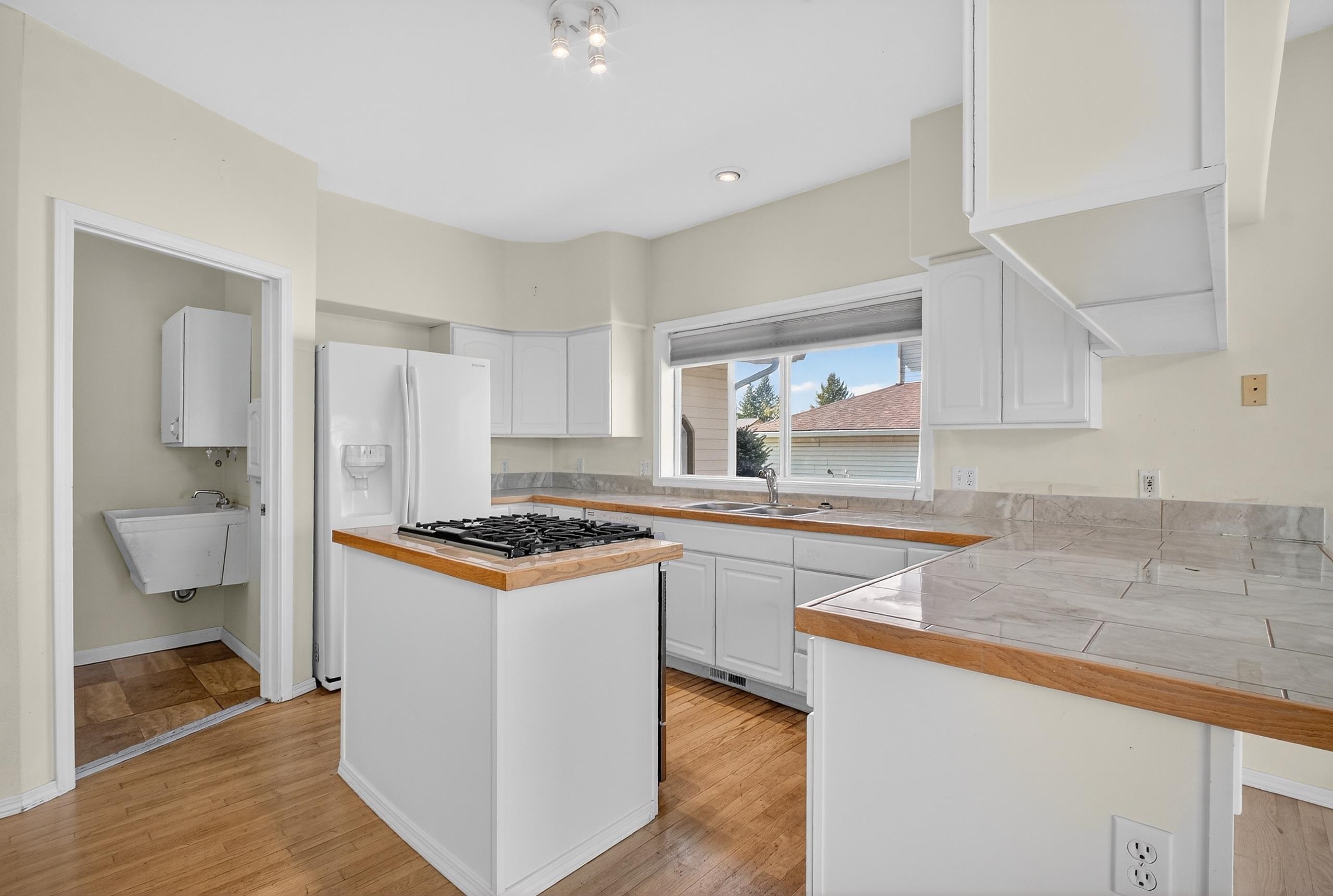 1613 E 6th St - Photo 11