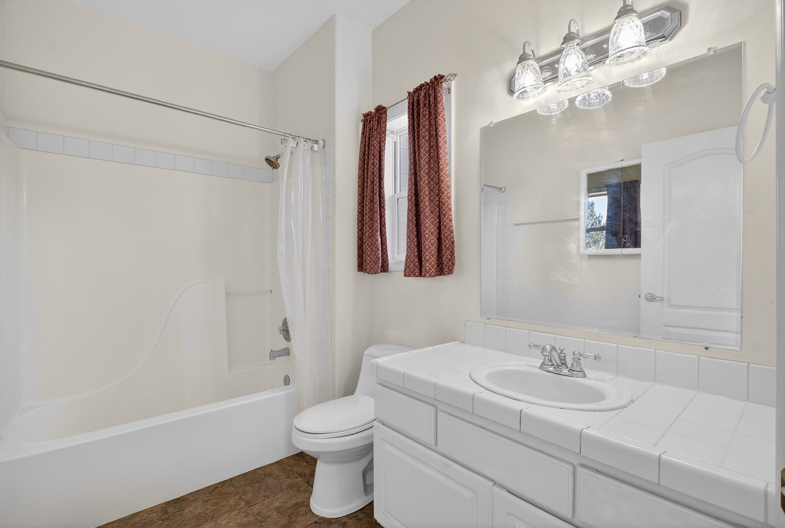 1613 E 6th St - Photo 18
