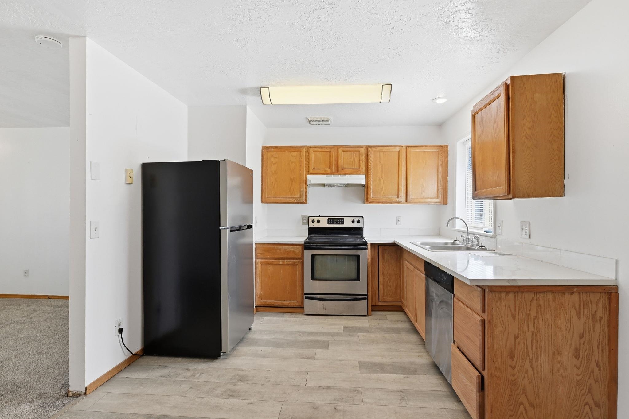 1829 W 6th Ave - Photo 3