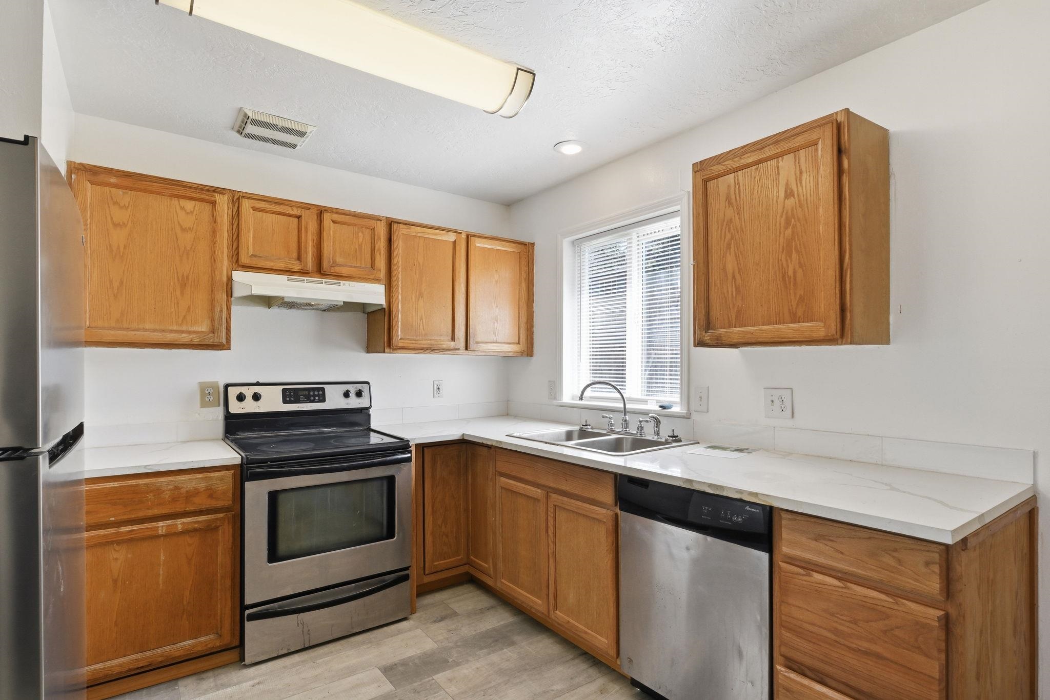 1829 W 6th Ave - Photo 4