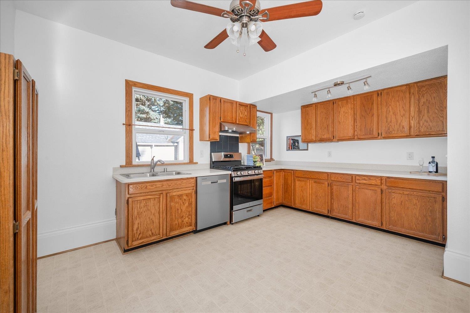 1017 E 14th Ave - Photo 11