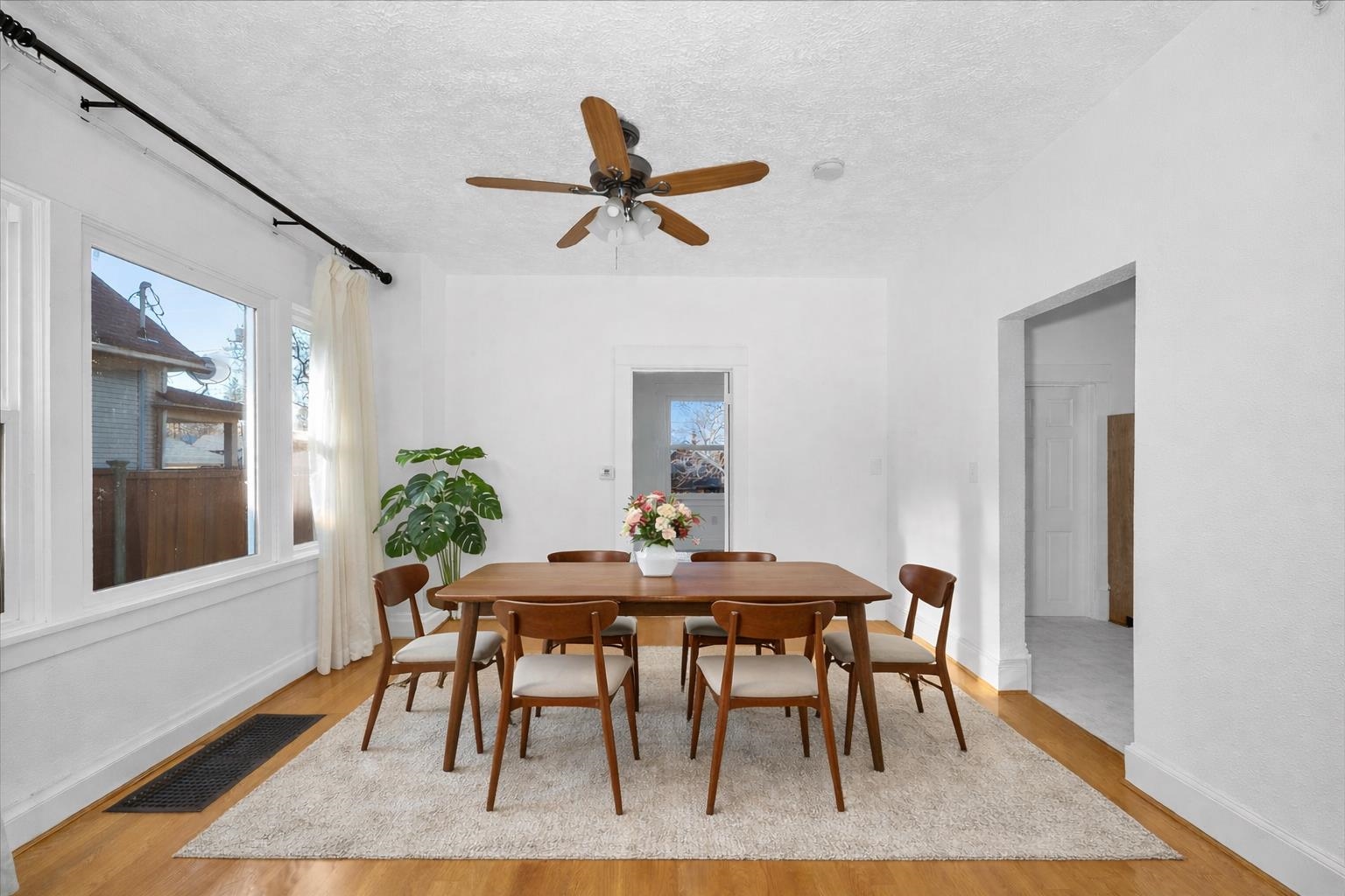 1017 E 14th Ave - Photo 4