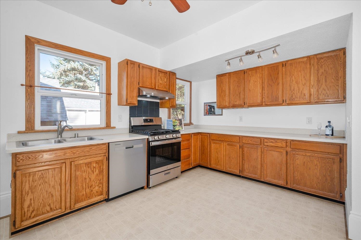 1017 E 14th Ave - Photo 5