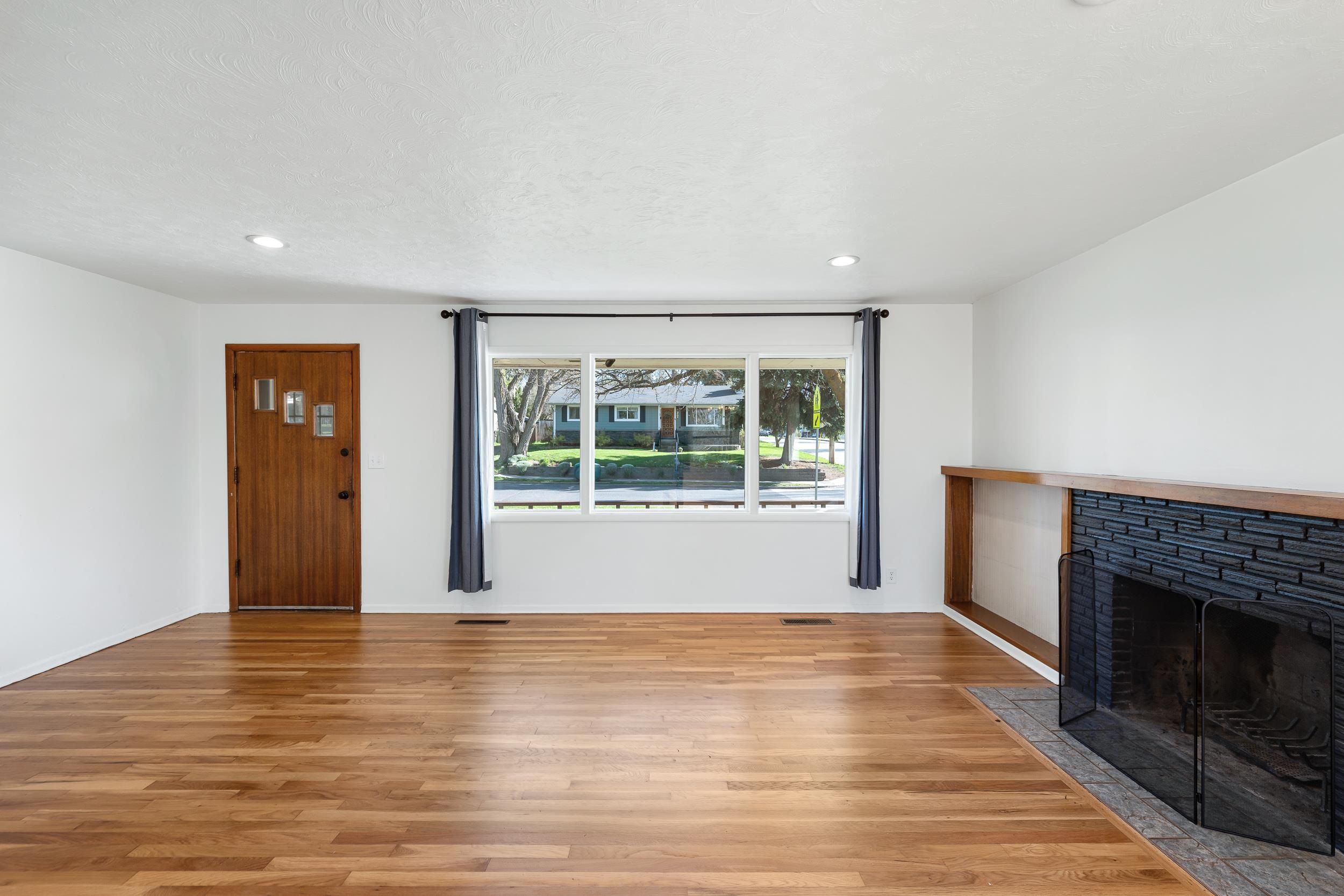 3403 E 22nd Ave - Photo 3