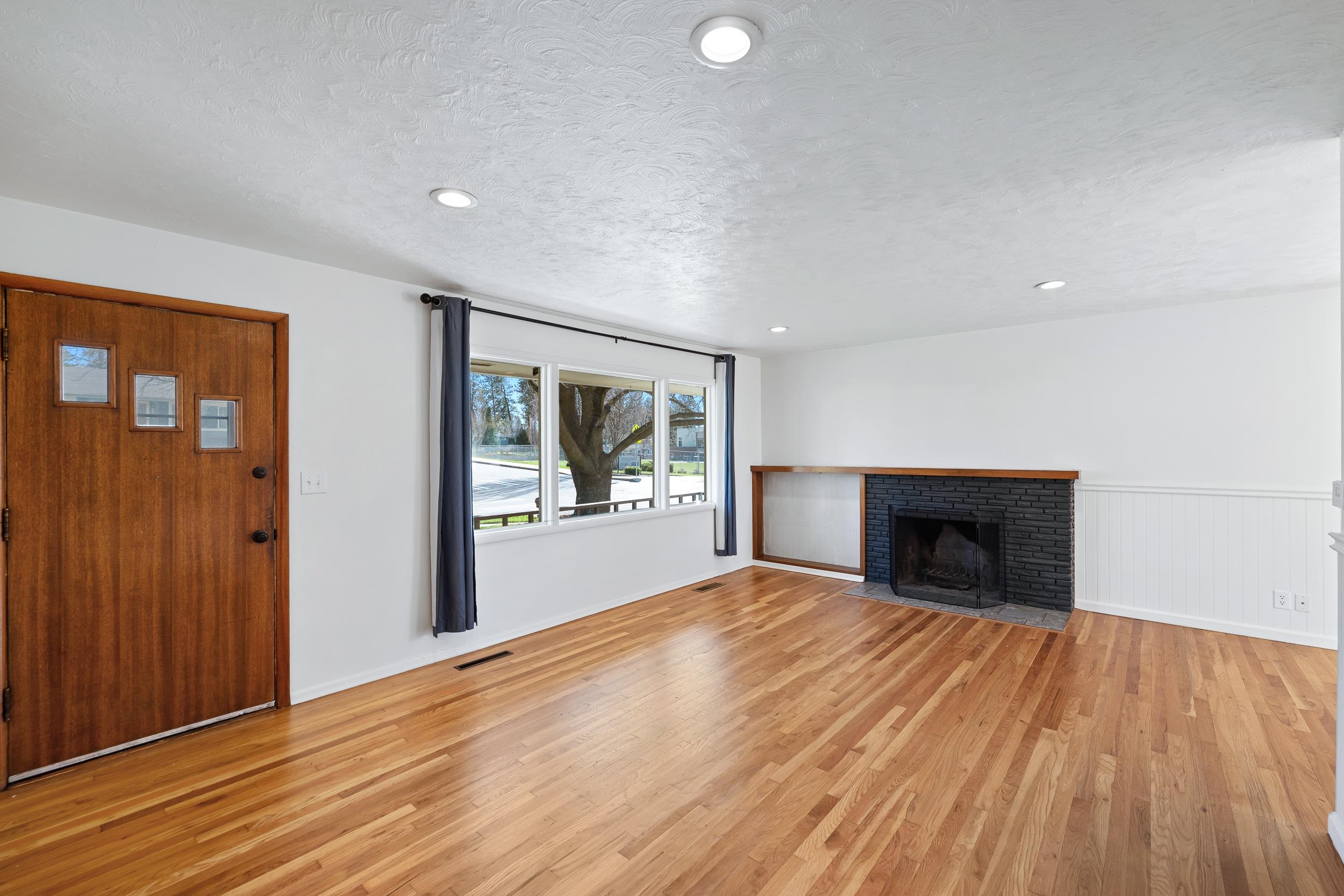 3403 E 22nd Ave - Photo 4