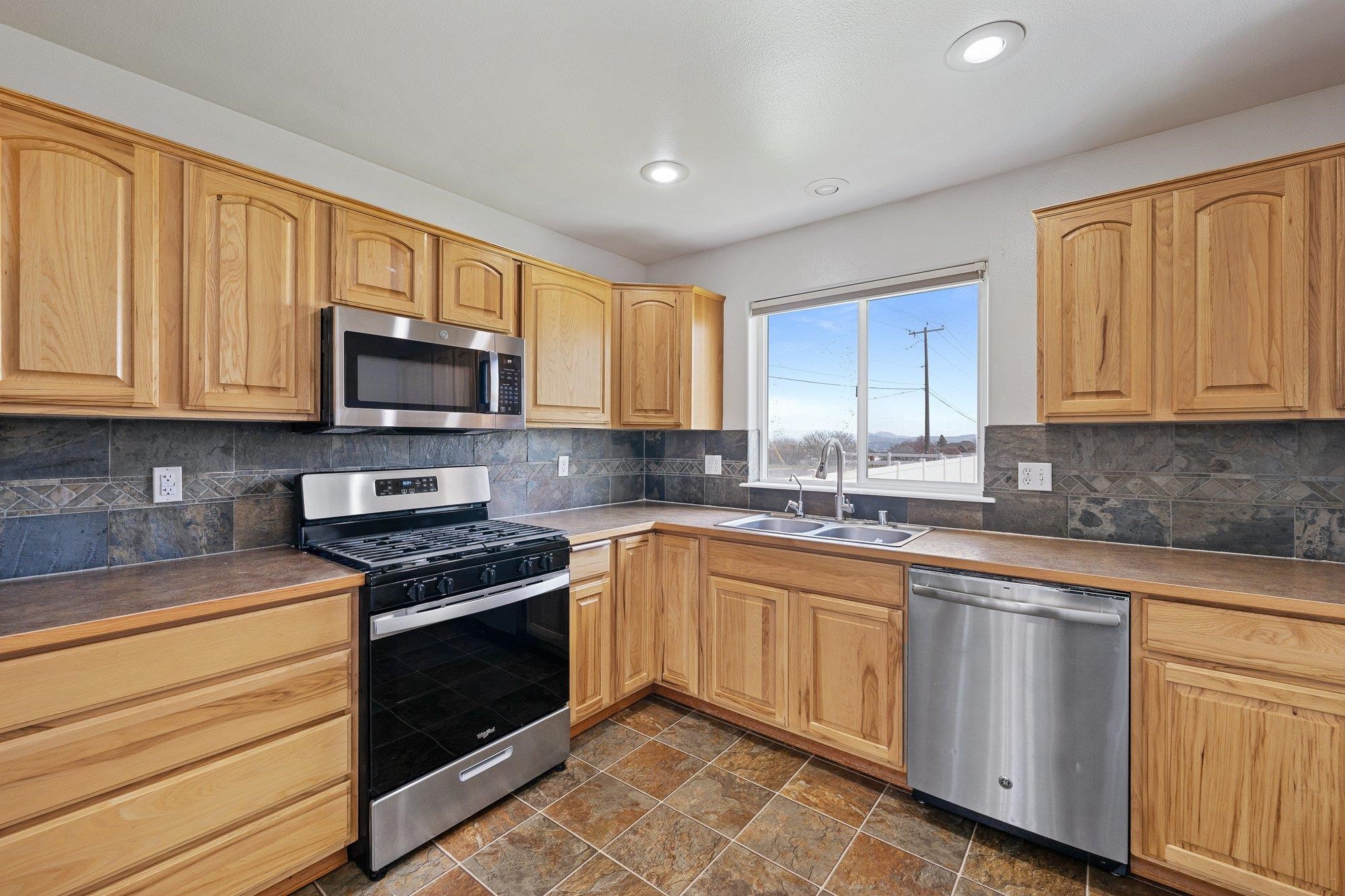 9428 N Oak St - Photo 11