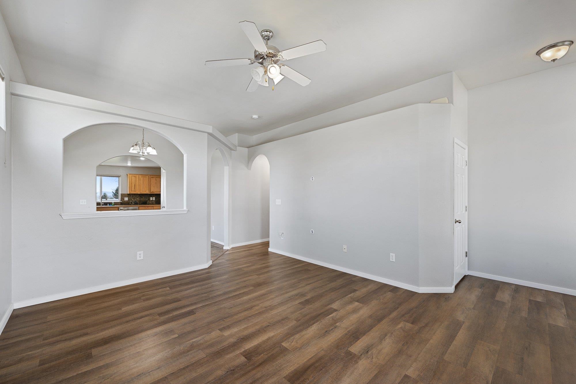 9428 N Oak St - Photo 3