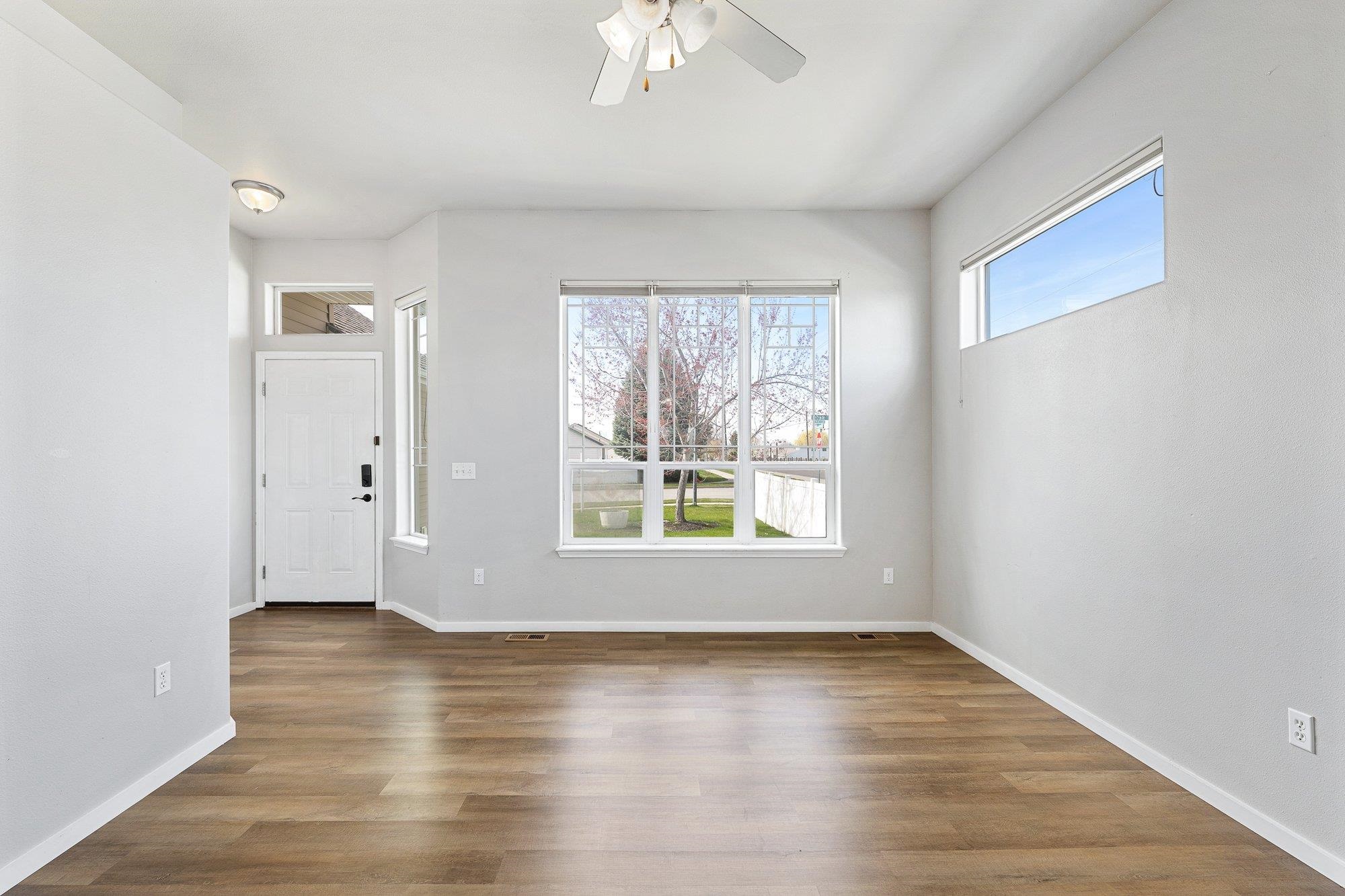 9428 N Oak St - Photo 4