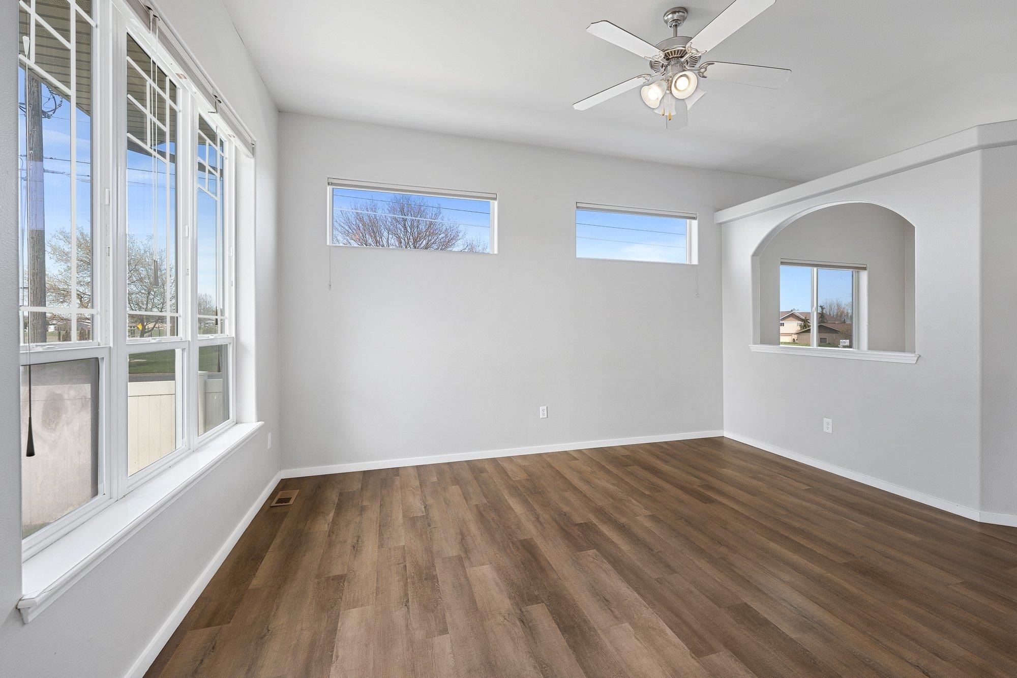 9428 N Oak St - Photo 5
