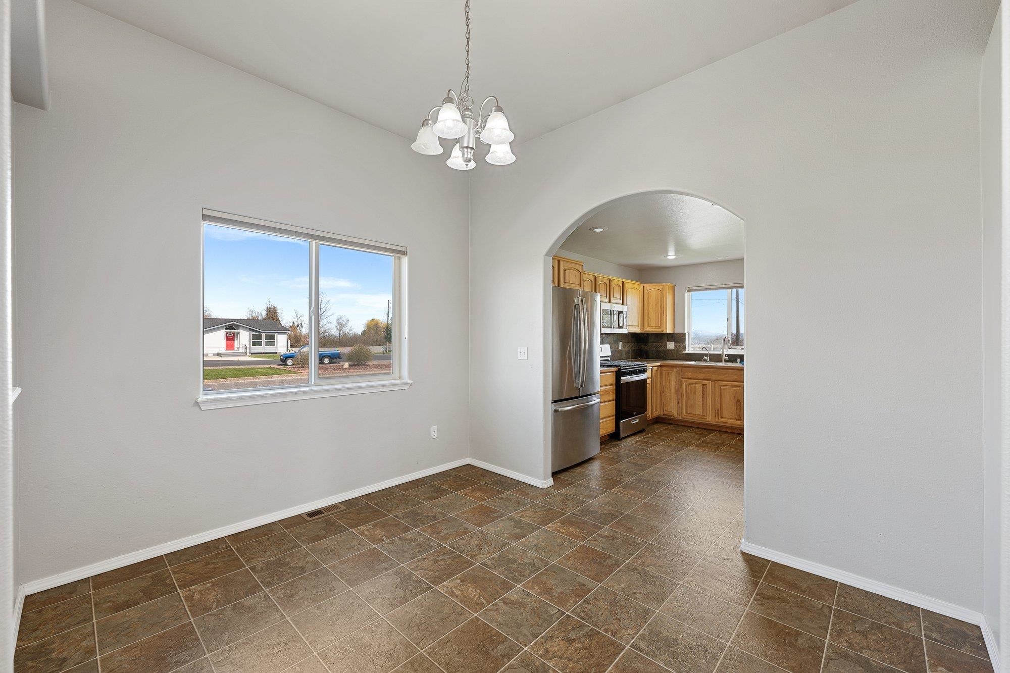 9428 N Oak St - Photo 6