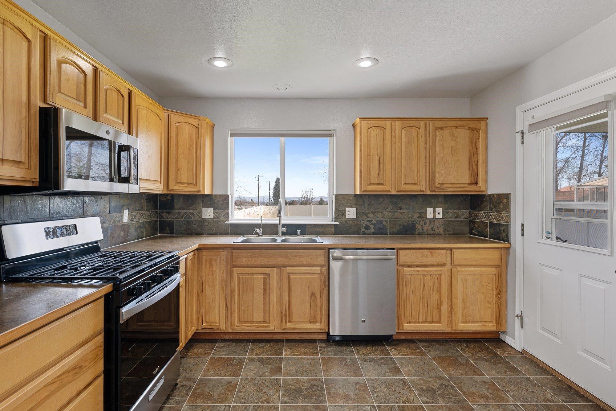 9428 N Oak St - Photo 10