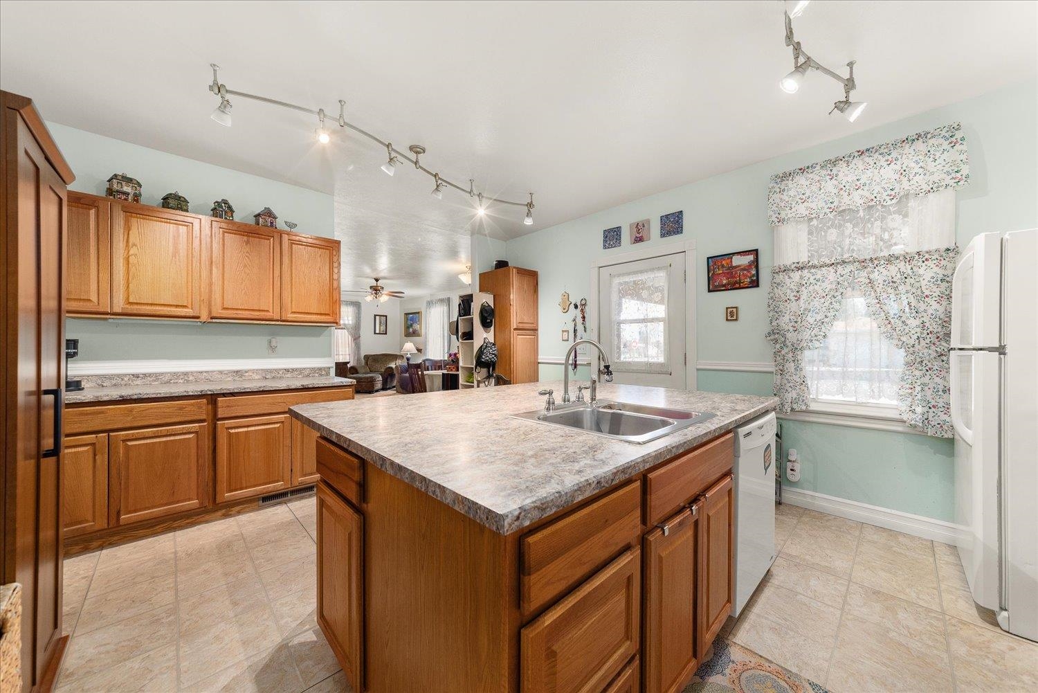 255 E Broadway Ave - Photo 12