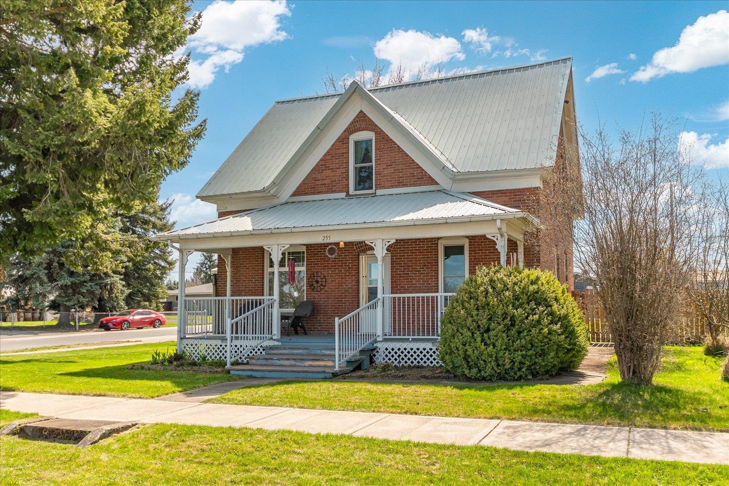 255 E Broadway Ave - Photo 3