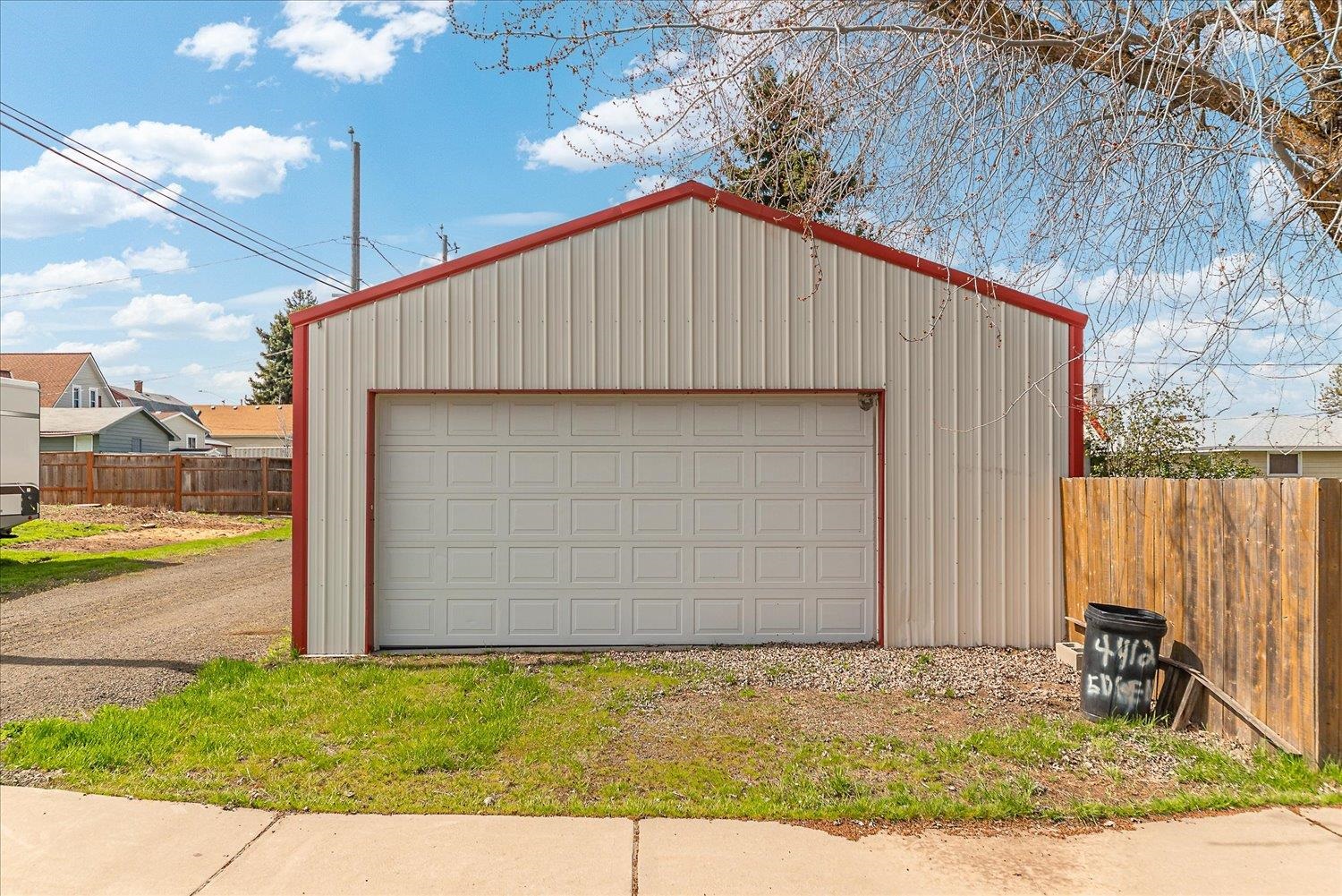 255 E Broadway Ave - Photo 30