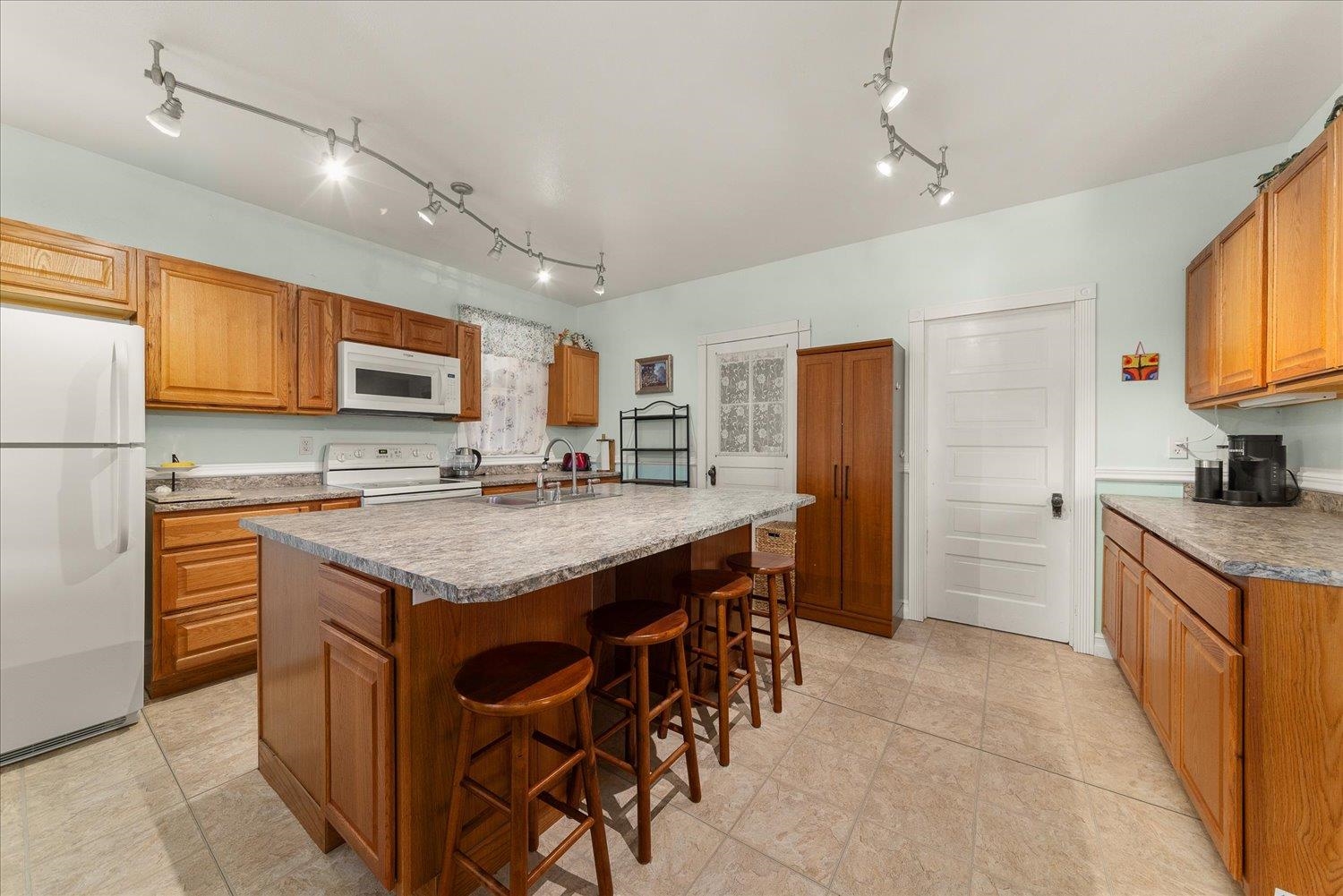 255 E Broadway Ave - Photo 9