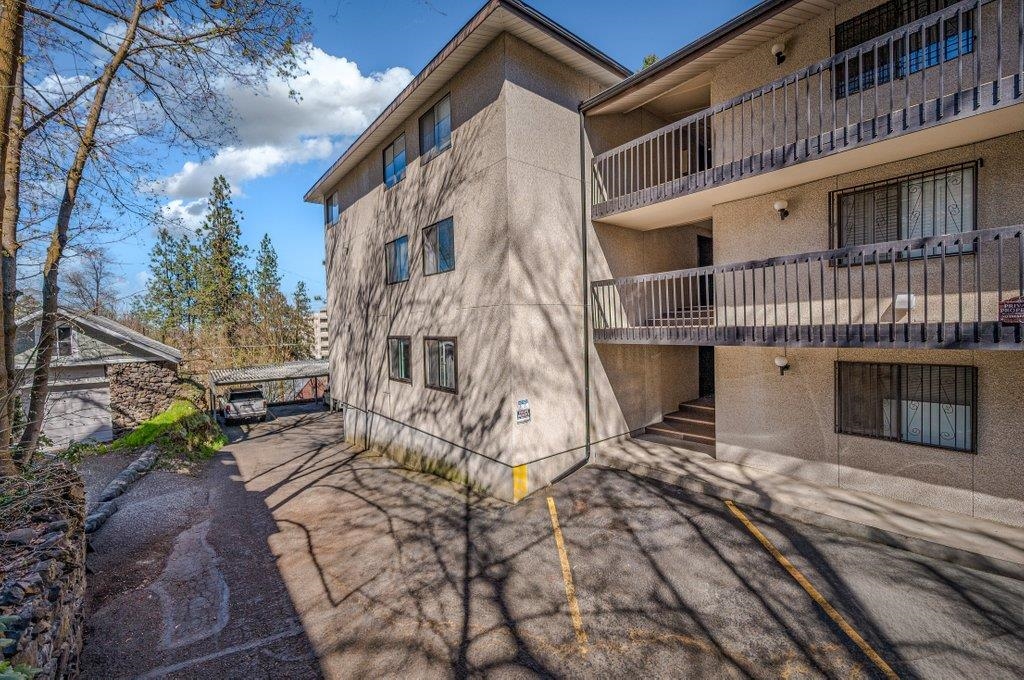1002 W 7th Ave - Photo 2