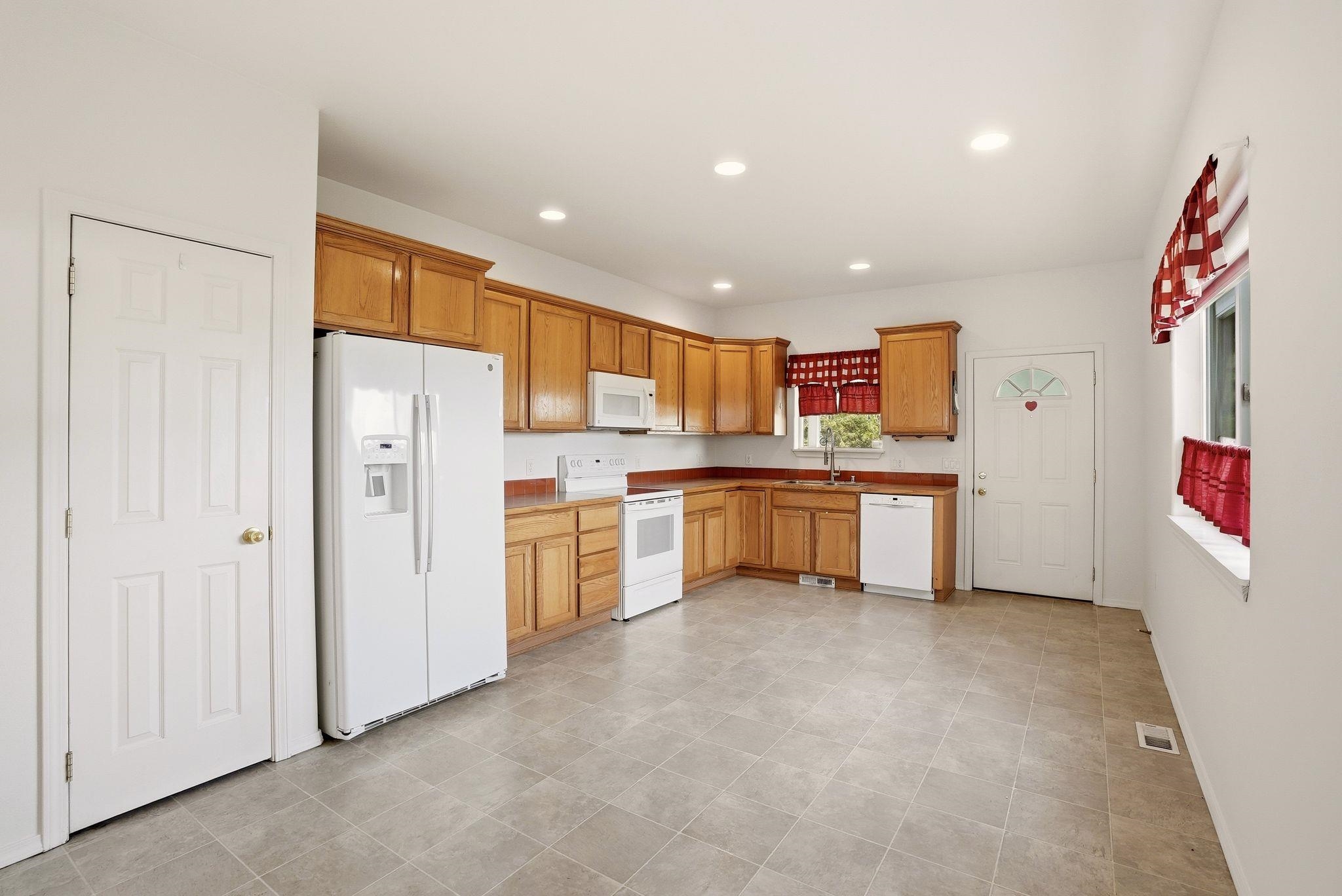 6916 S Cedar Rd - Photo 8