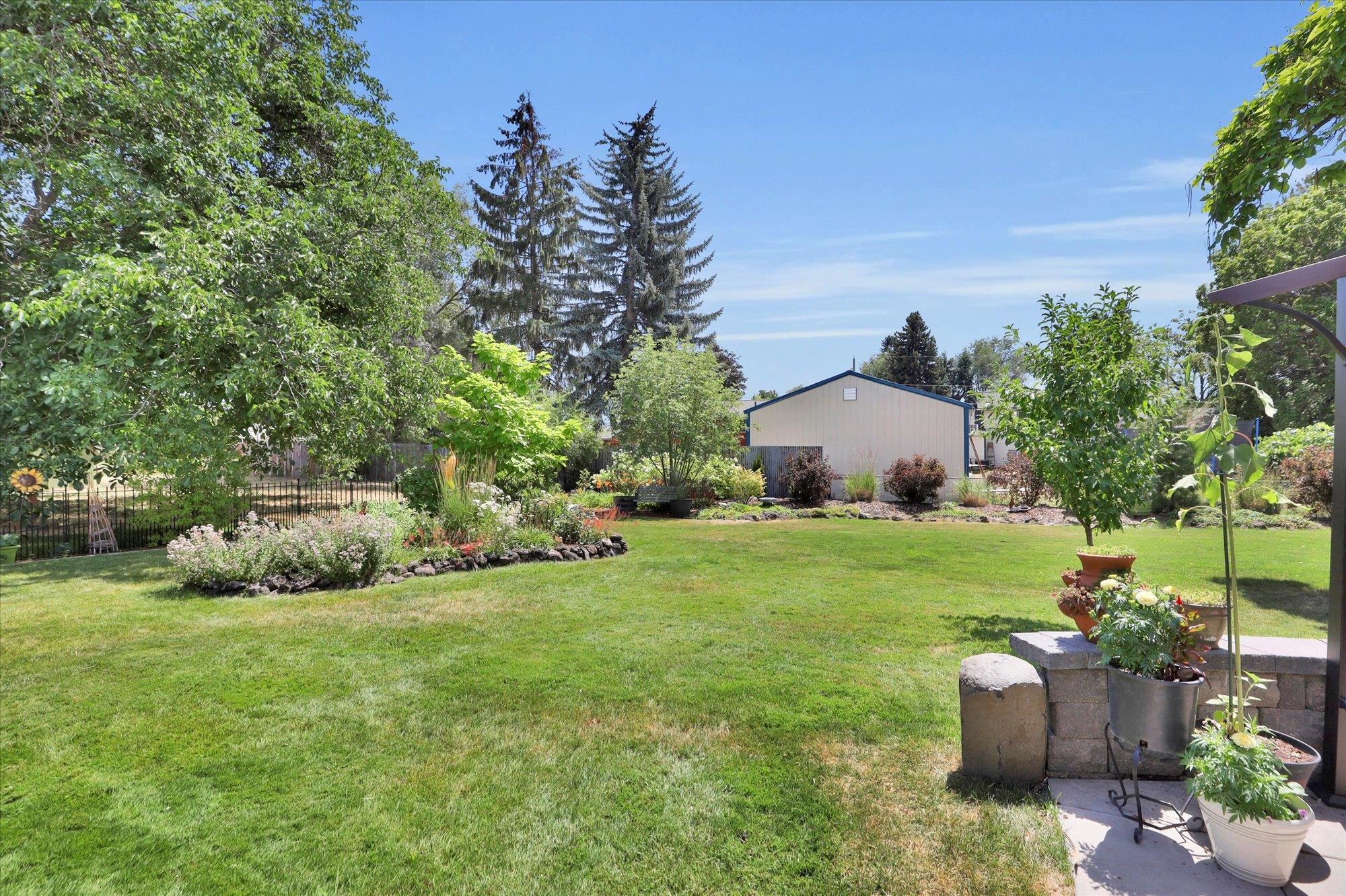 14720 E 14TH Ave - Photo 35