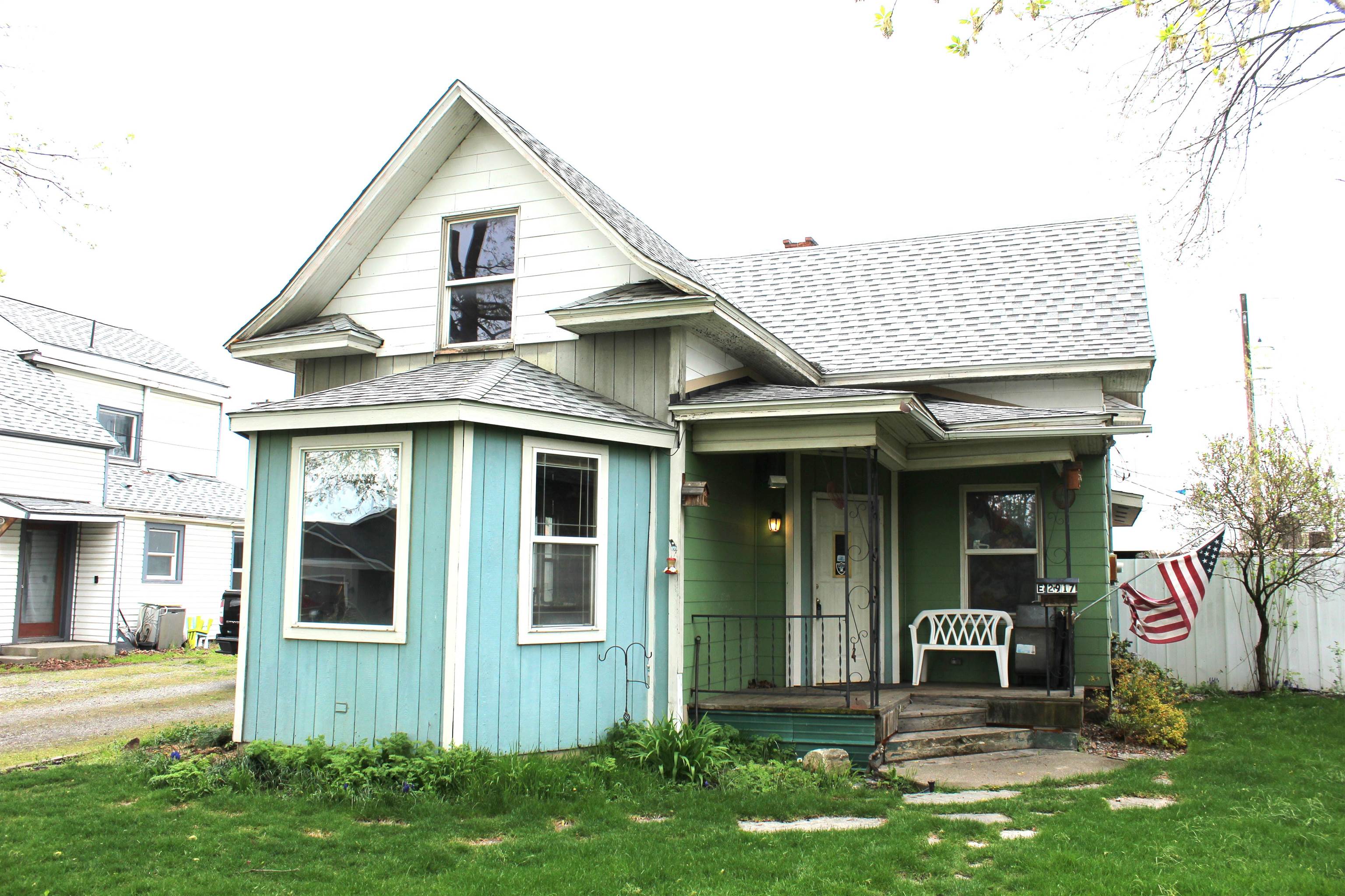2917 E Bridgeport Ave - Photo 2