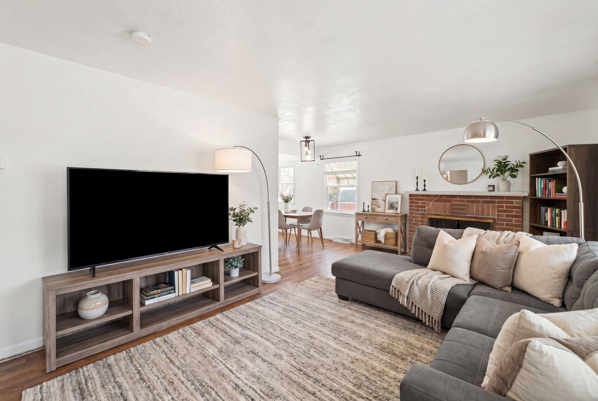 827 E Courtland Ave - Photo 2