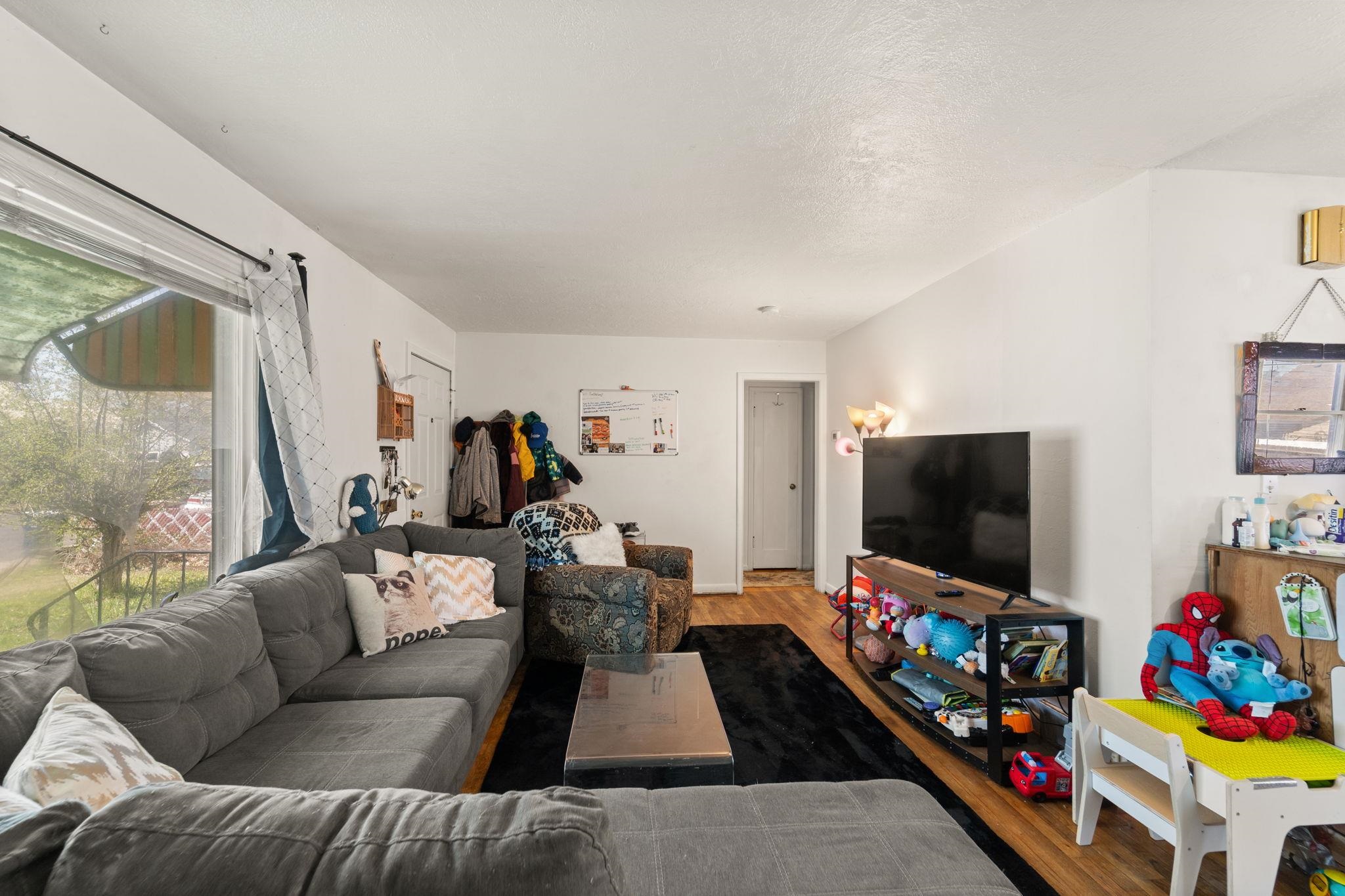 827 E Courtland Ave - Photo 3