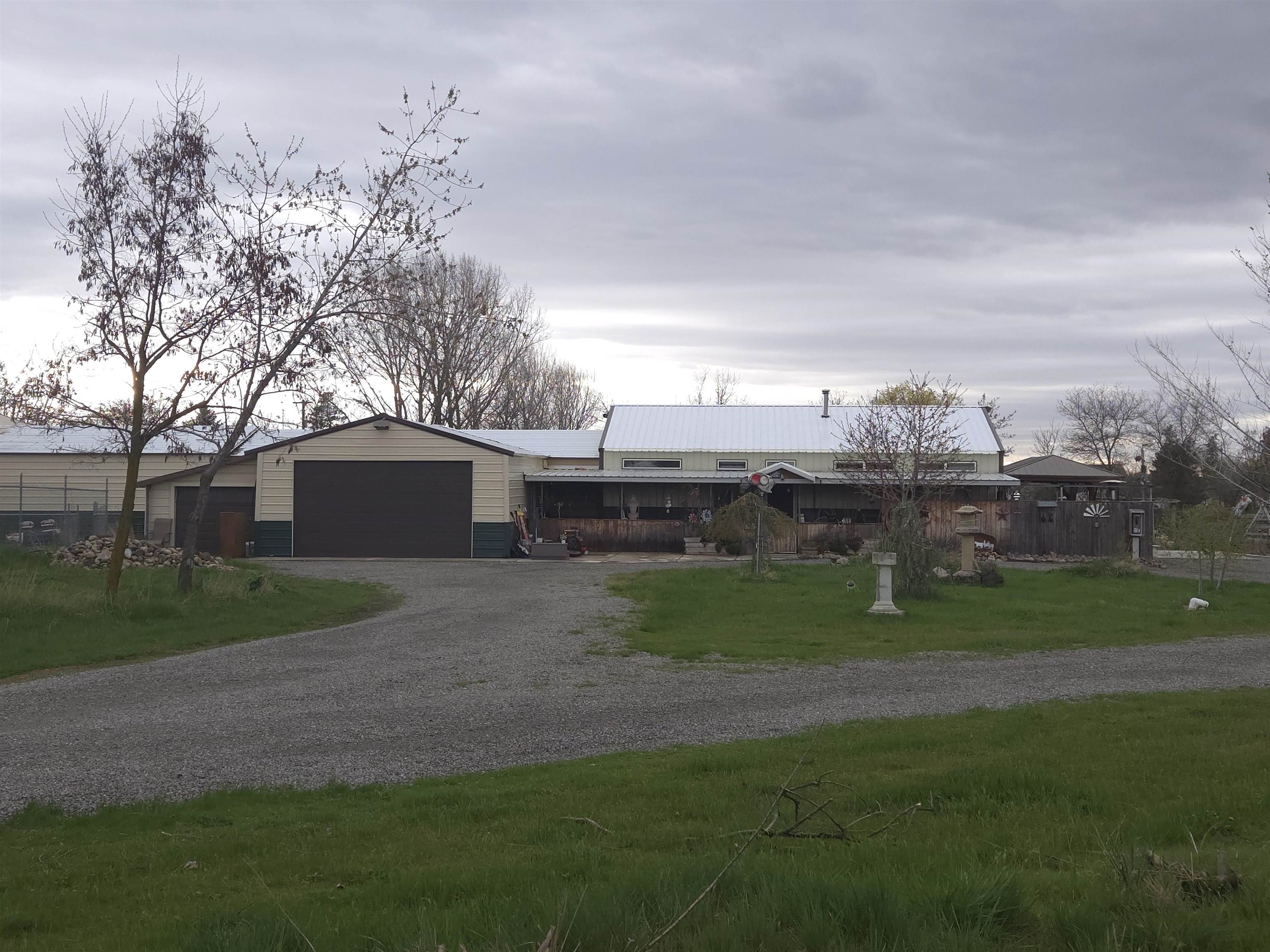 4011 N Kenney Rd - Photo 2