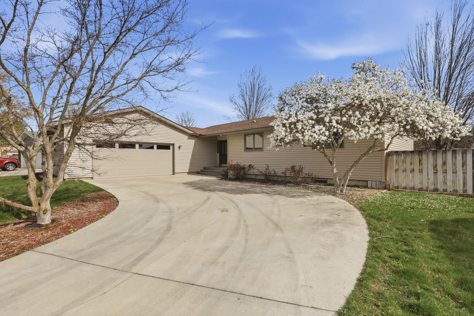 11618 E 35TH Ave - Photo 1