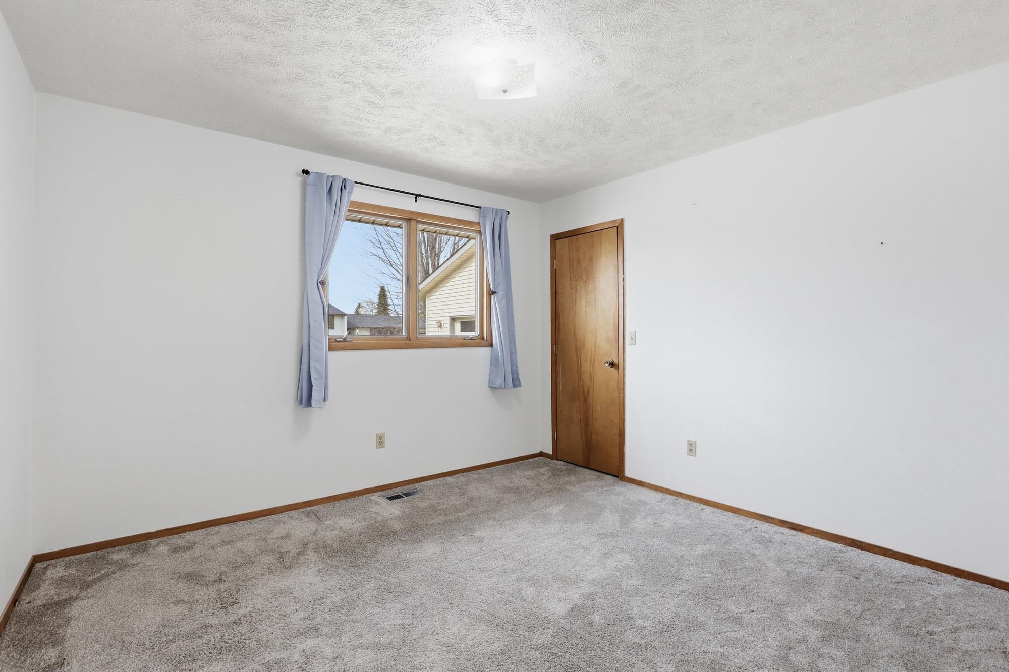 11618 E 35TH Ave - Photo 17