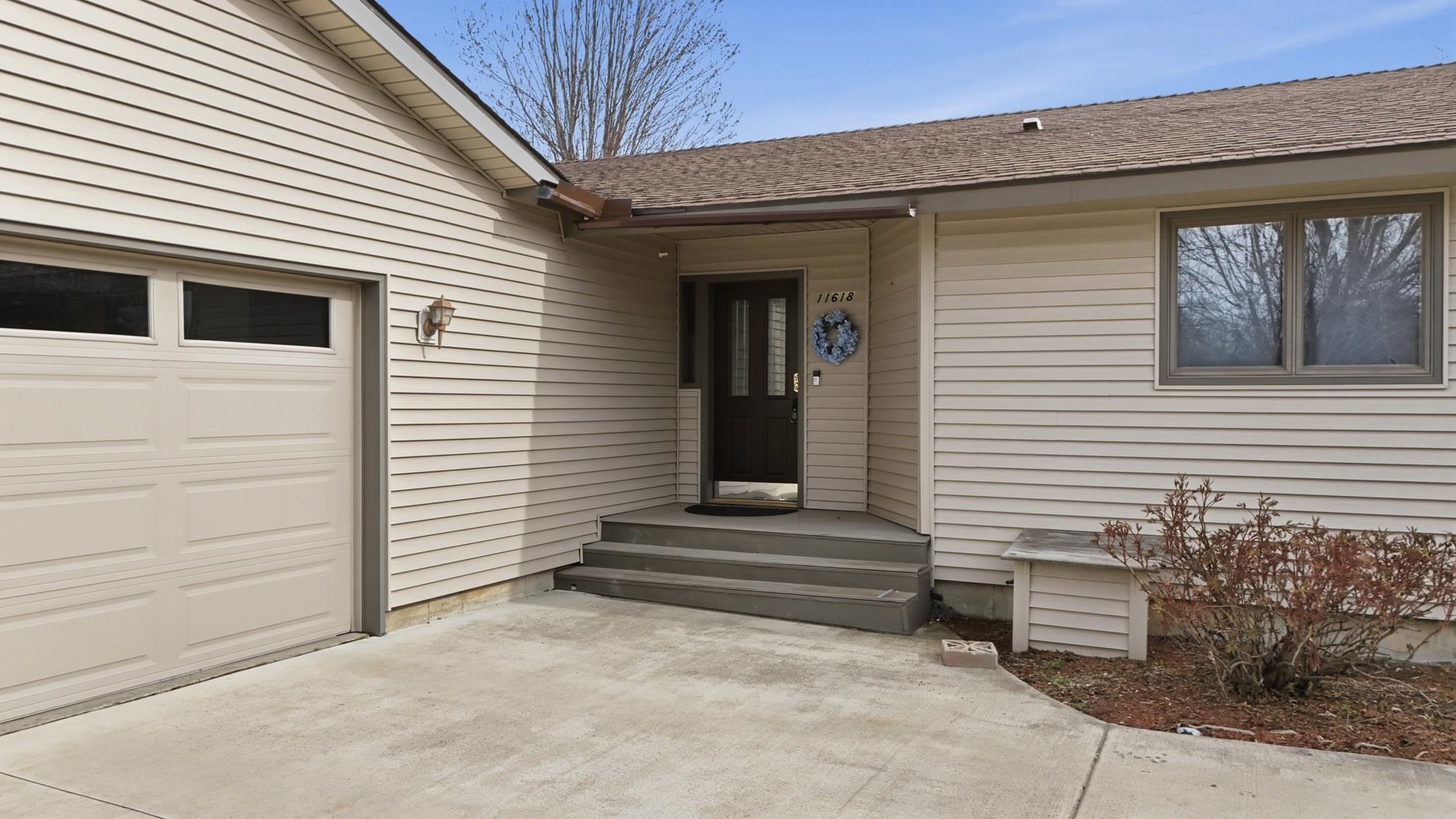 11618 E 35TH Ave - Photo 3