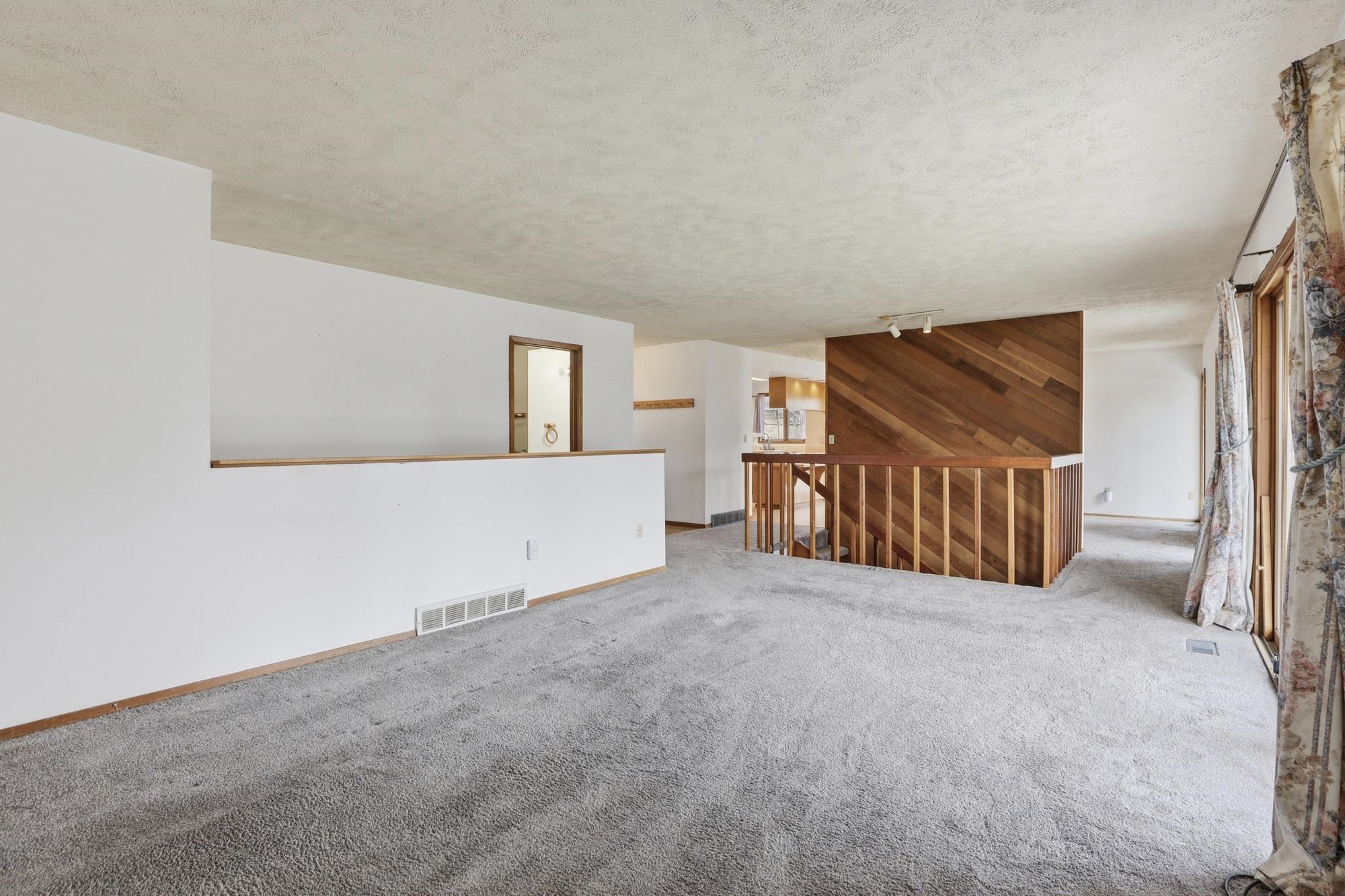11618 E 35TH Ave - Photo 4