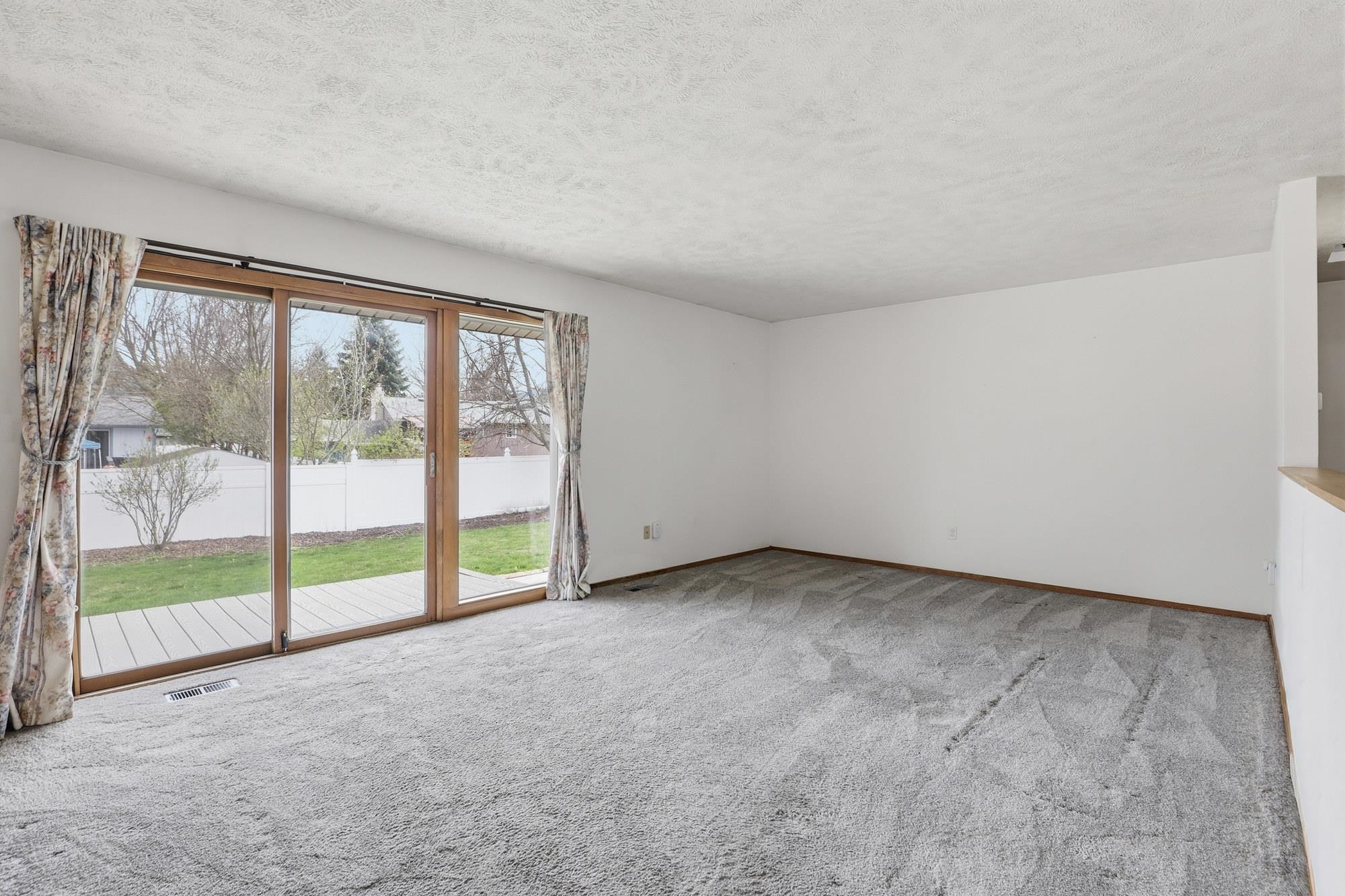 11618 E 35TH Ave - Photo 5