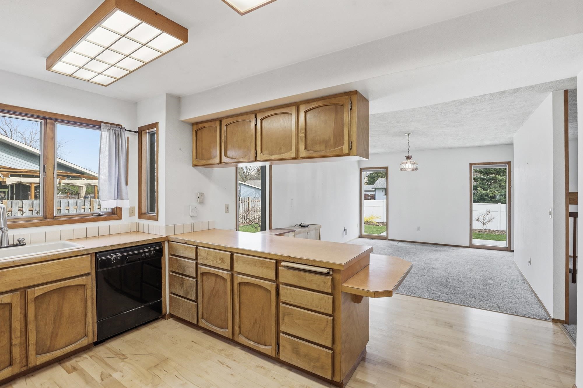 11618 E 35TH Ave - Photo 10