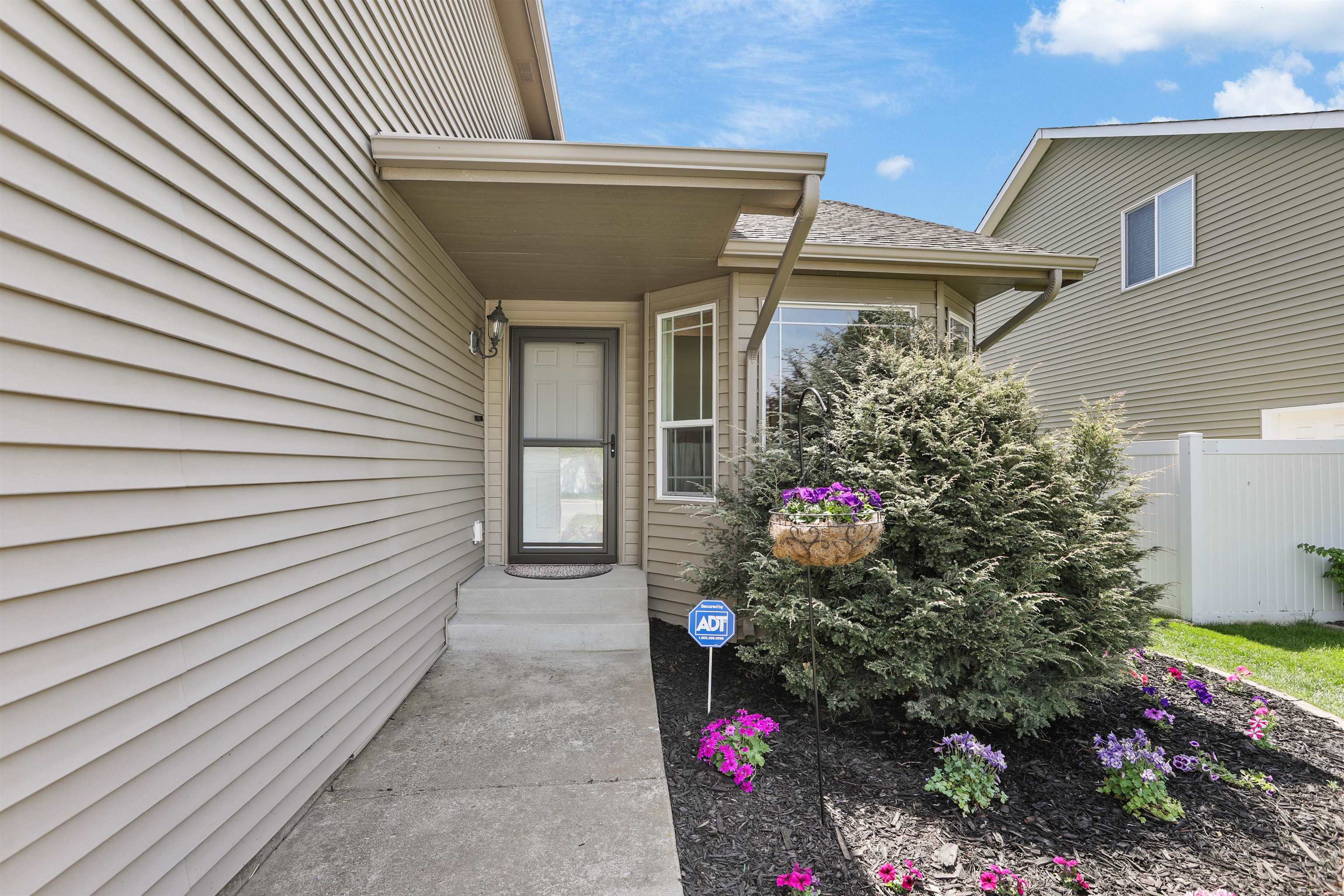 14316 E 31st Ln - Photo 2