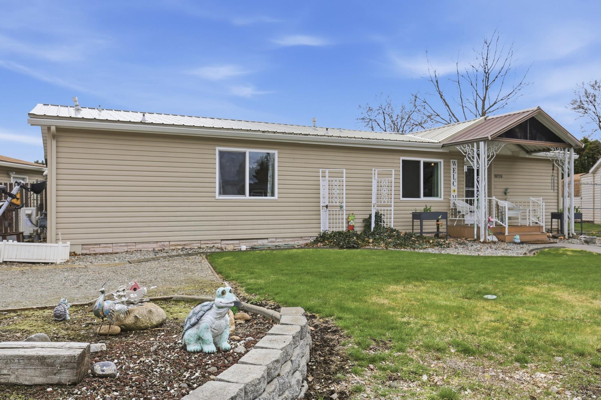 18720 E Fairview Ct - Photo 2